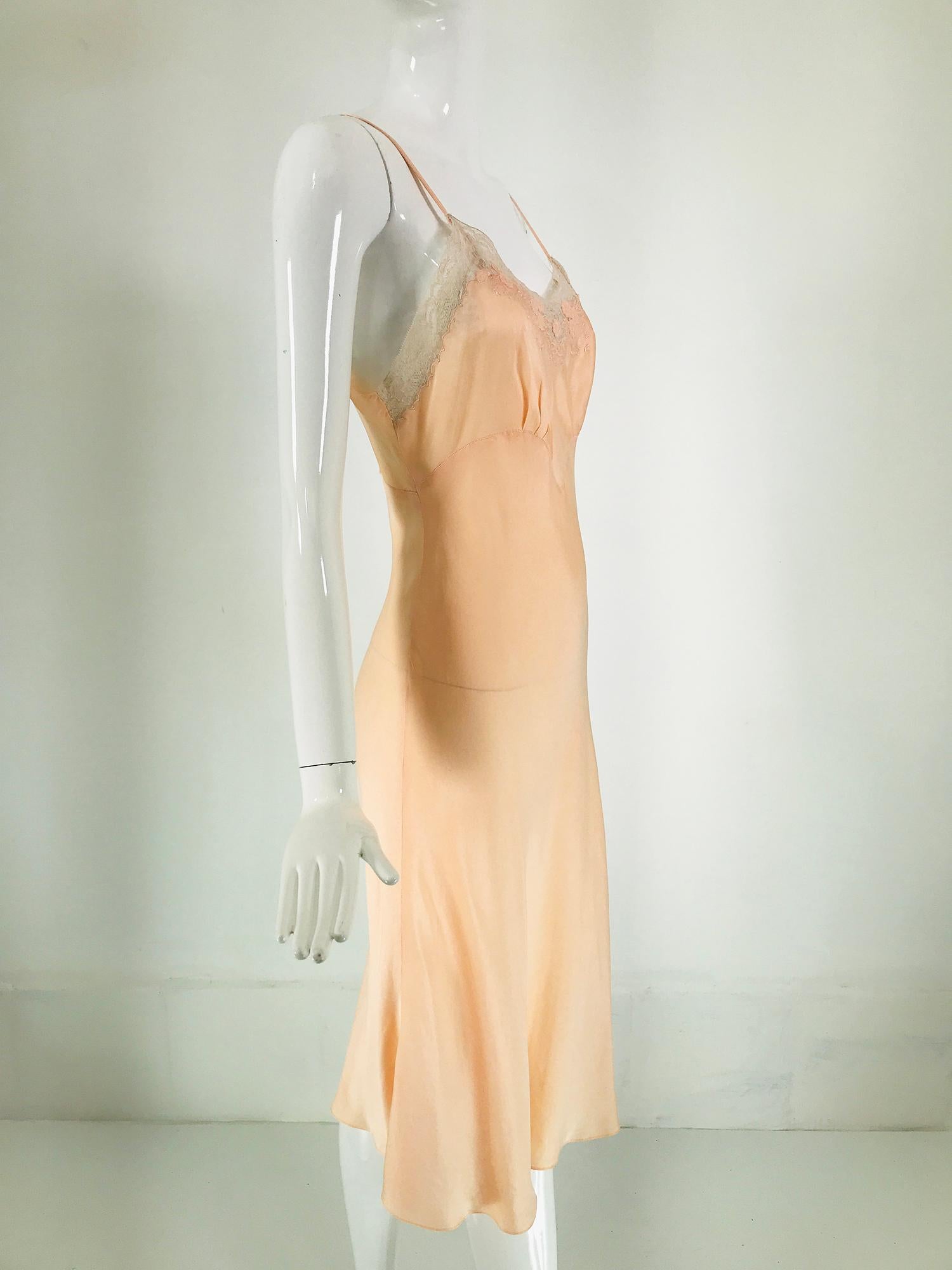 1930s Hand Look Peach Silk Applique Bias Cut Slip 36 In Good Condition For Sale In West Palm Beach, FL