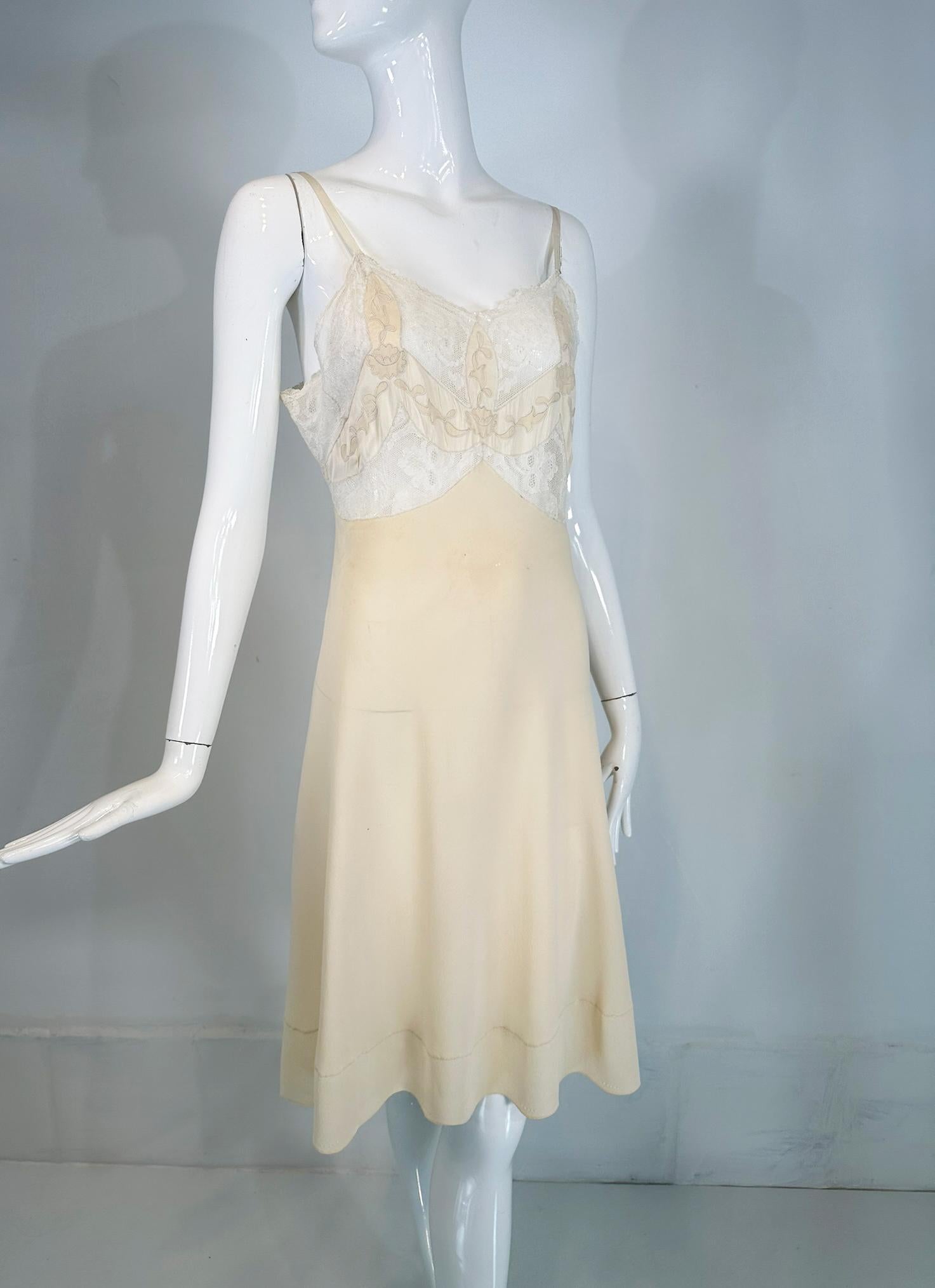 1930s Hand Made Cream Silk Chiffon Bobbin Lace Applique & Embroidered  Slip In Good Condition For Sale In West Palm Beach, FL