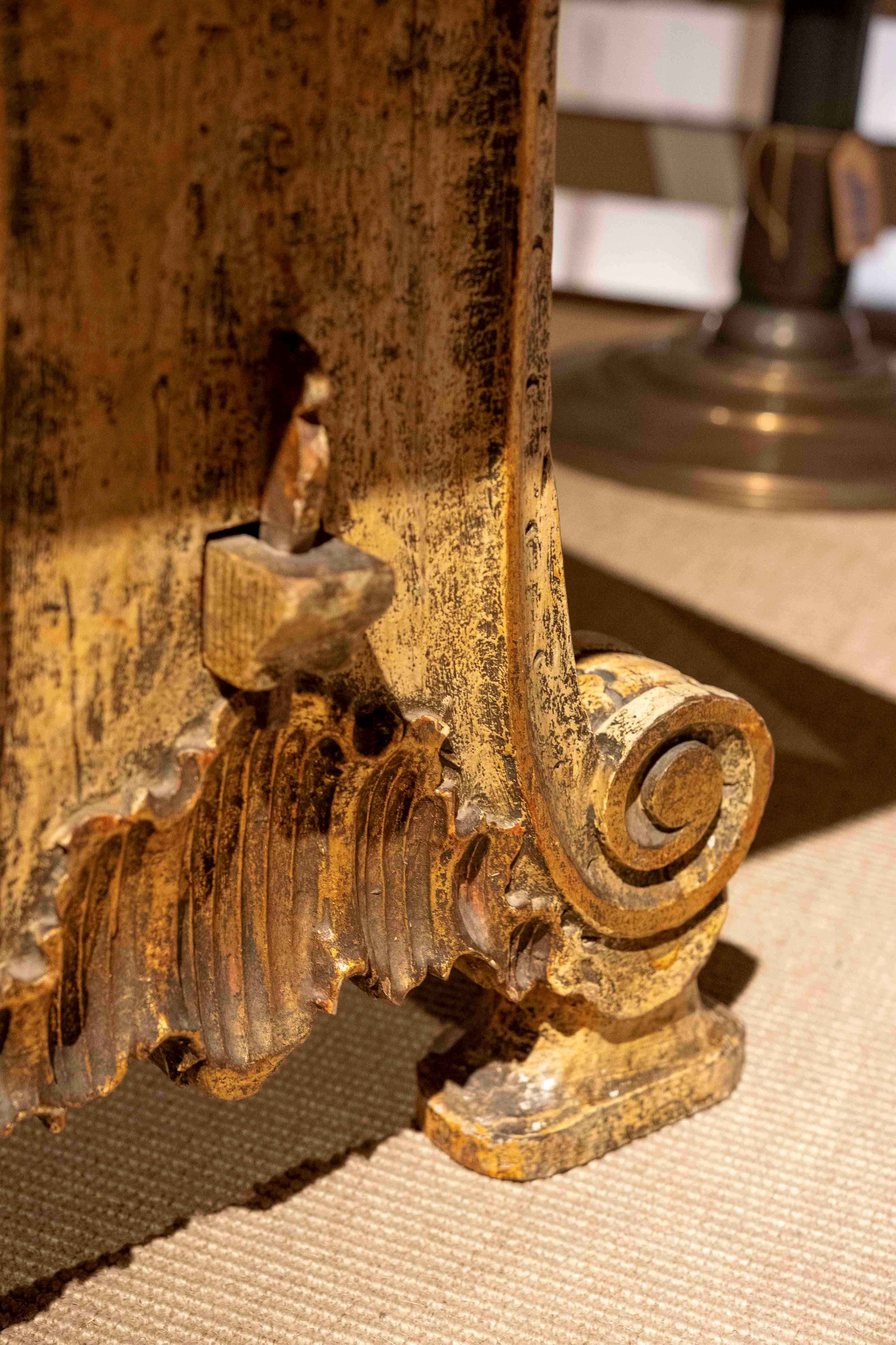 Table en bois antique peinte à la main dans les années 1930, avec patine vieillie en vente 5