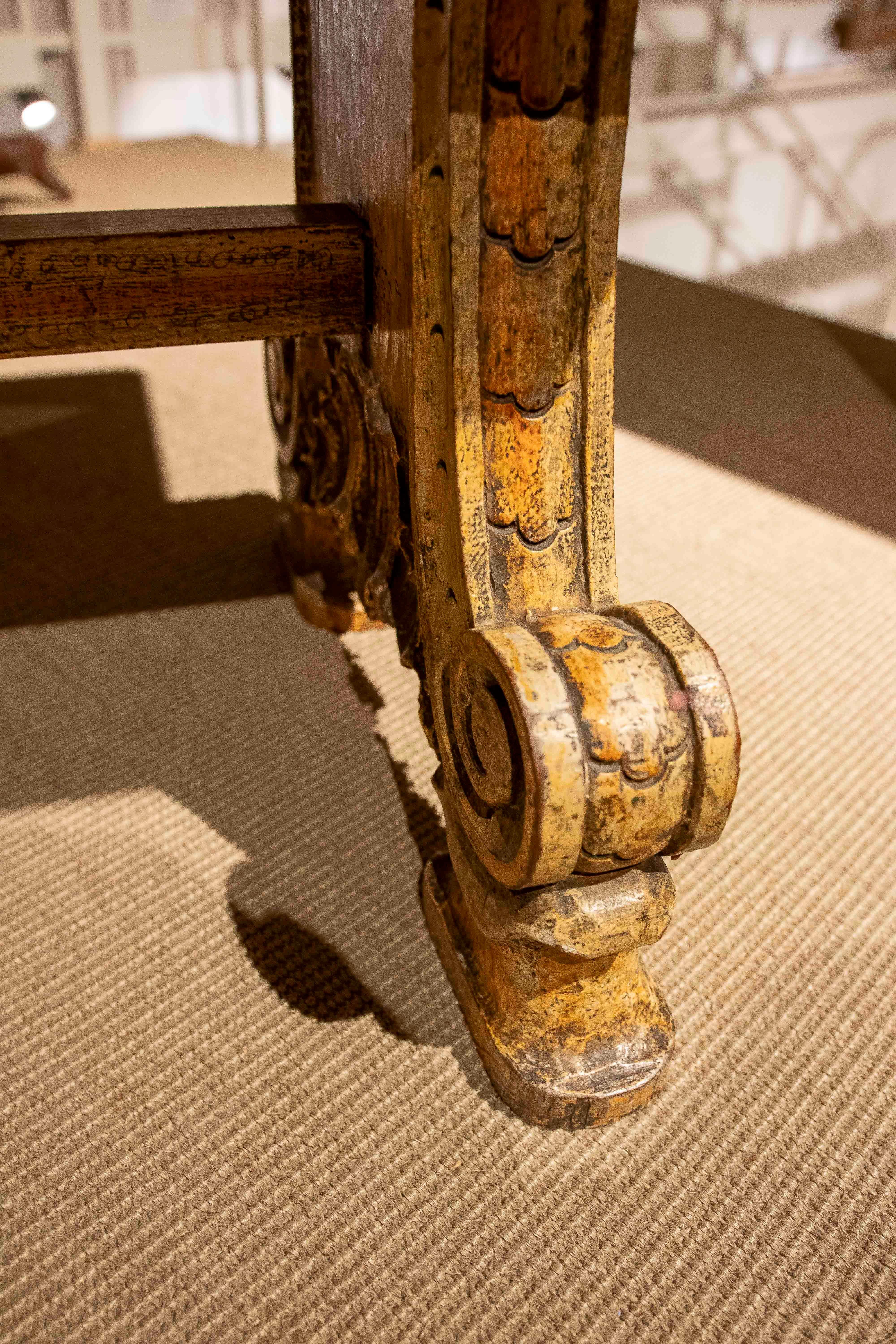 Table en bois antique peinte à la main dans les années 1930, avec patine vieillie en vente 7