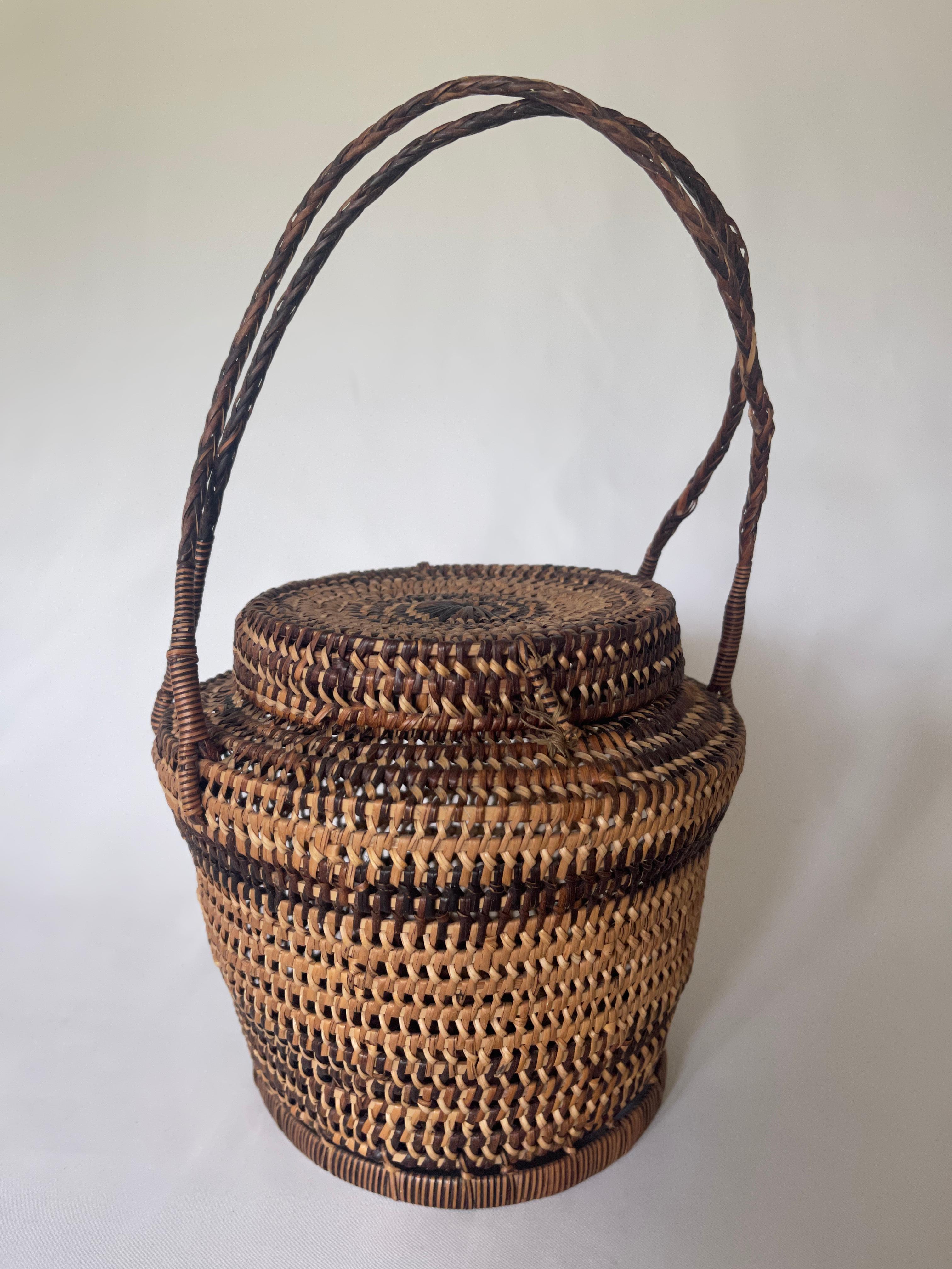 1930's Hand Woven Fish Basket Purse Bucket Bag For Sale 3