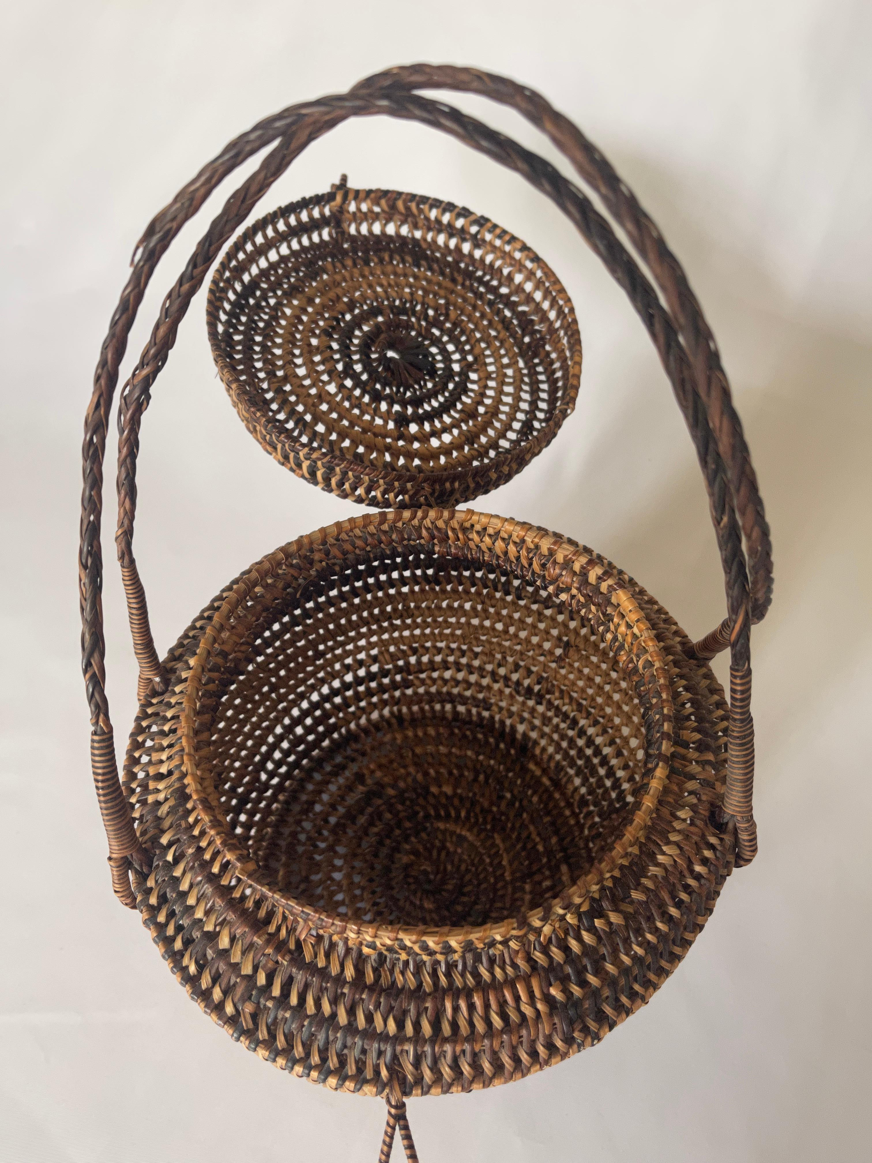 Women's 1930's Hand Woven Fish Basket Purse Bucket Bag For Sale