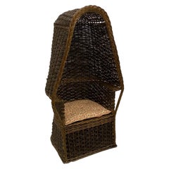 Chaise porte-manteau en osier tissé à la main des années 1930