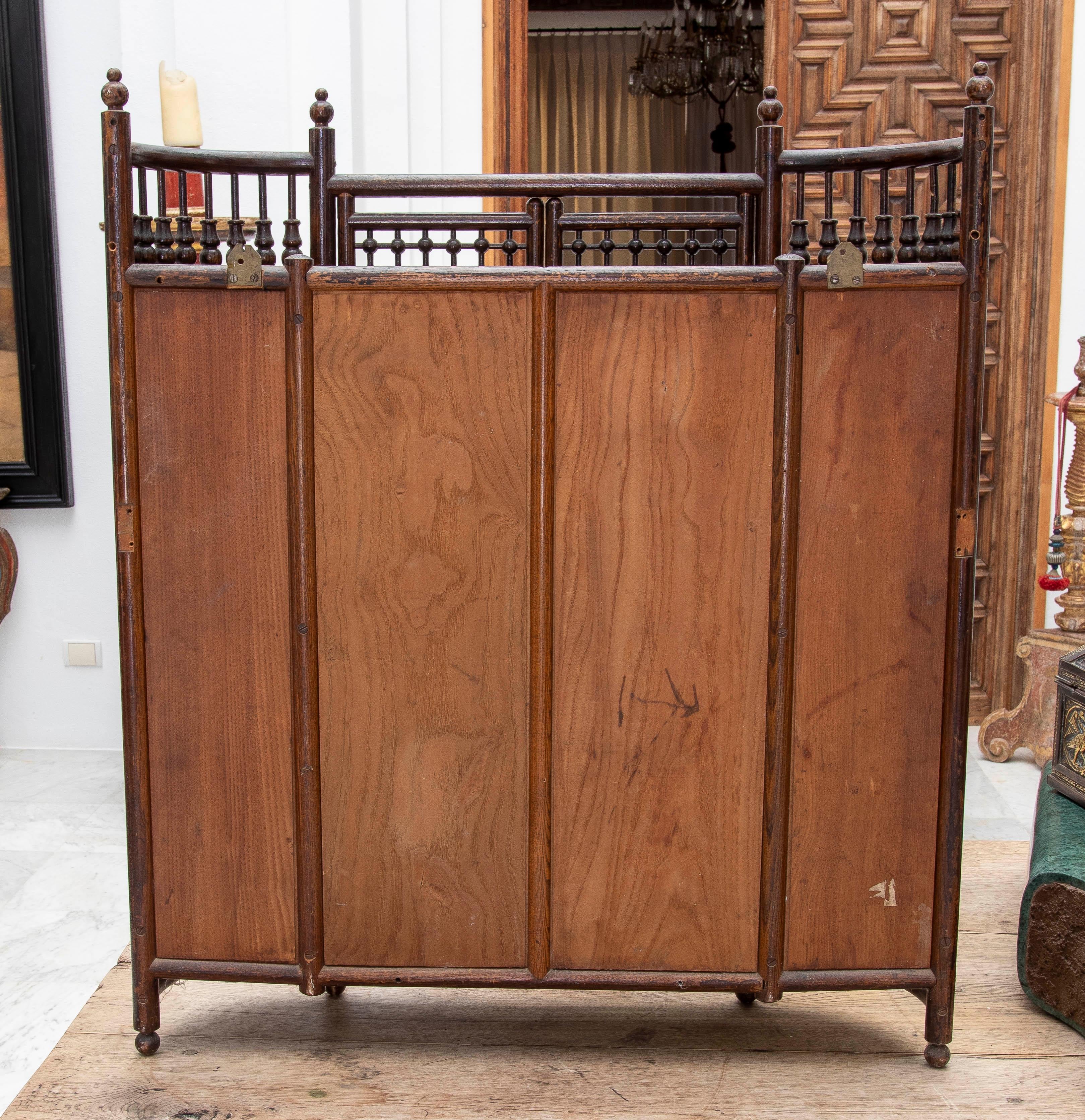 1930s Hanging Display Case in Turned Wood and Glass with Rounded Forms For Sale 6