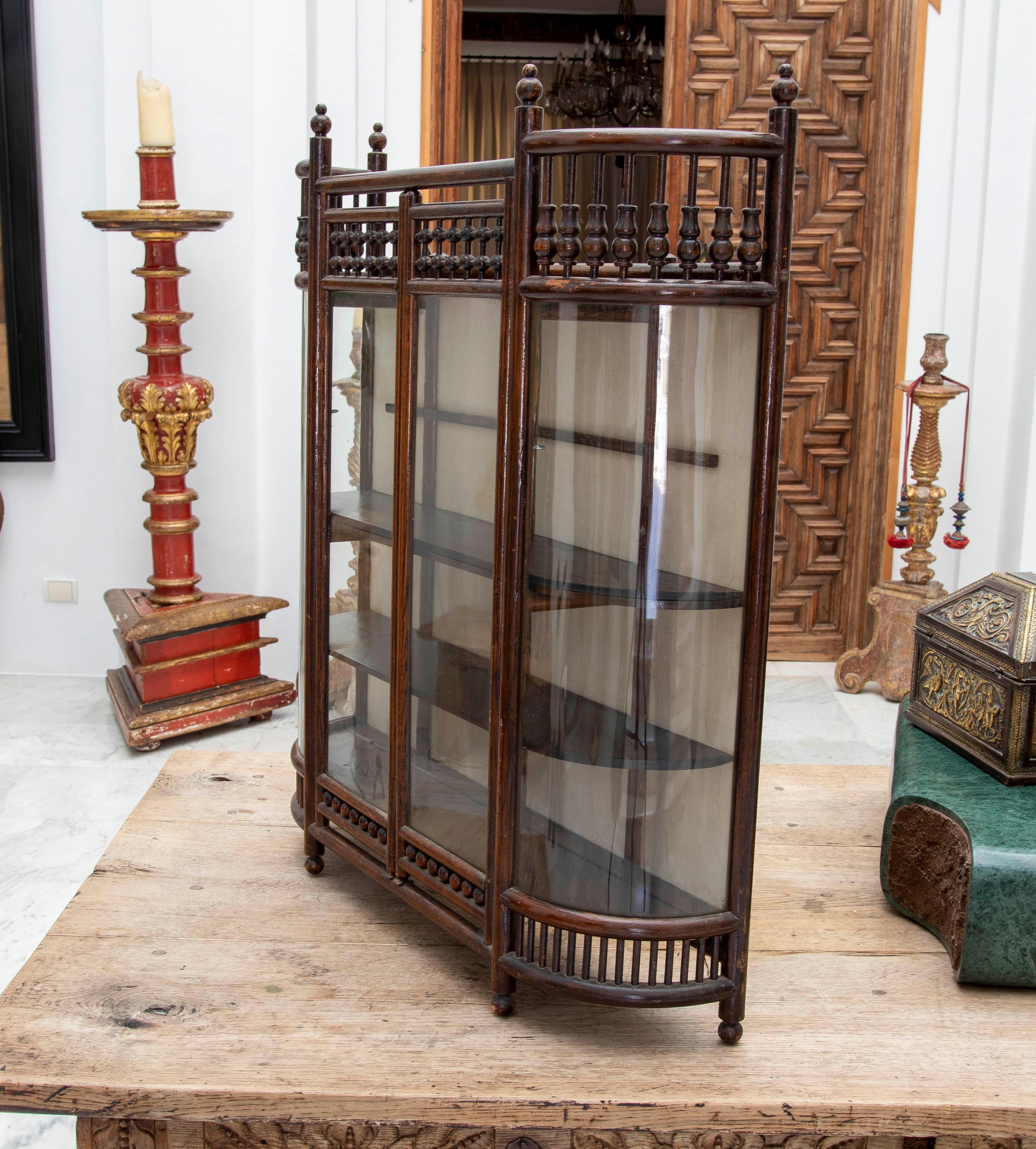1930s Hanging Display Case in Turned Wood and Glass with Rounded Forms For Sale 4