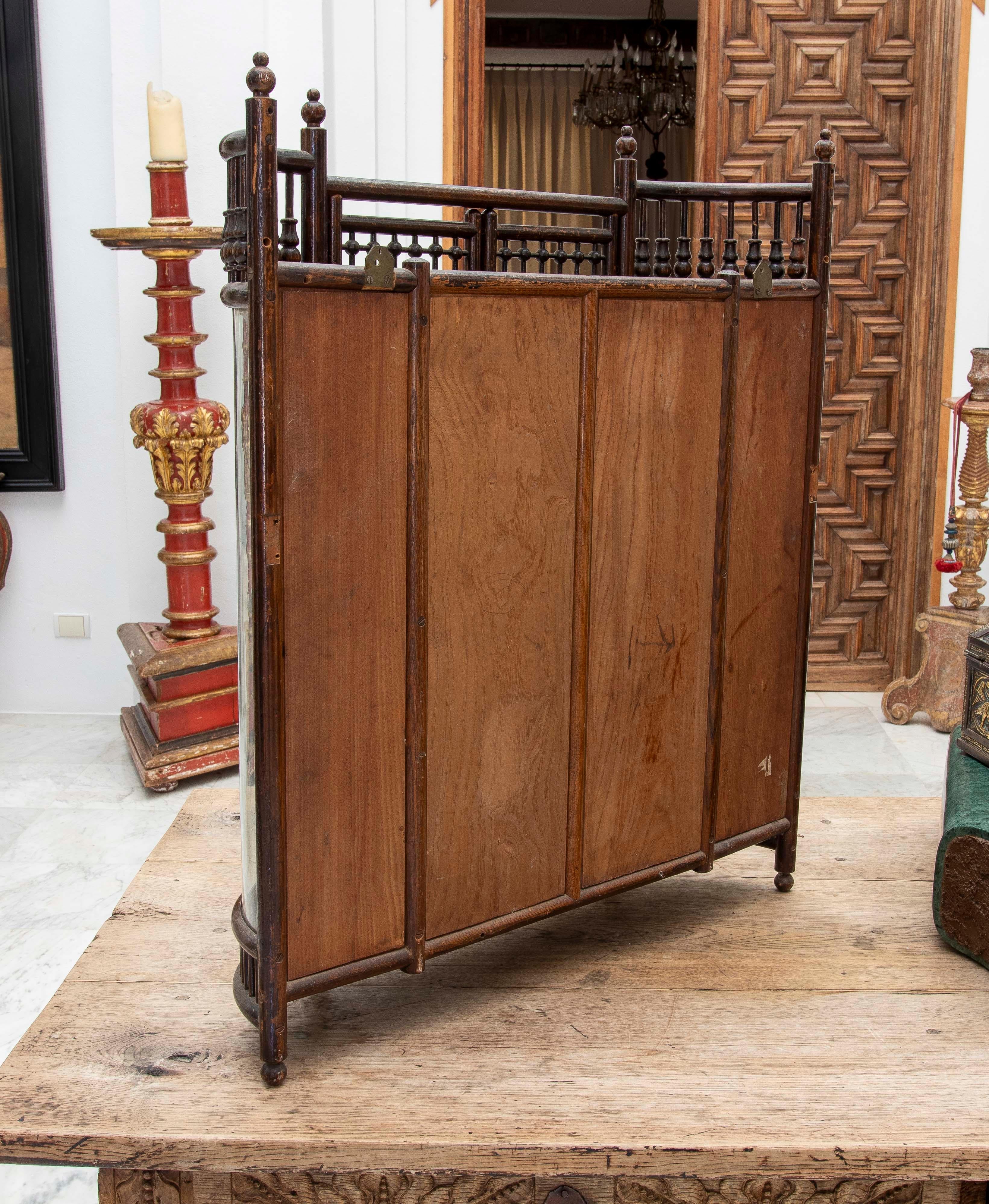 1930s Hanging Display Case in Turned Wood and Glass with Rounded Forms For Sale 5