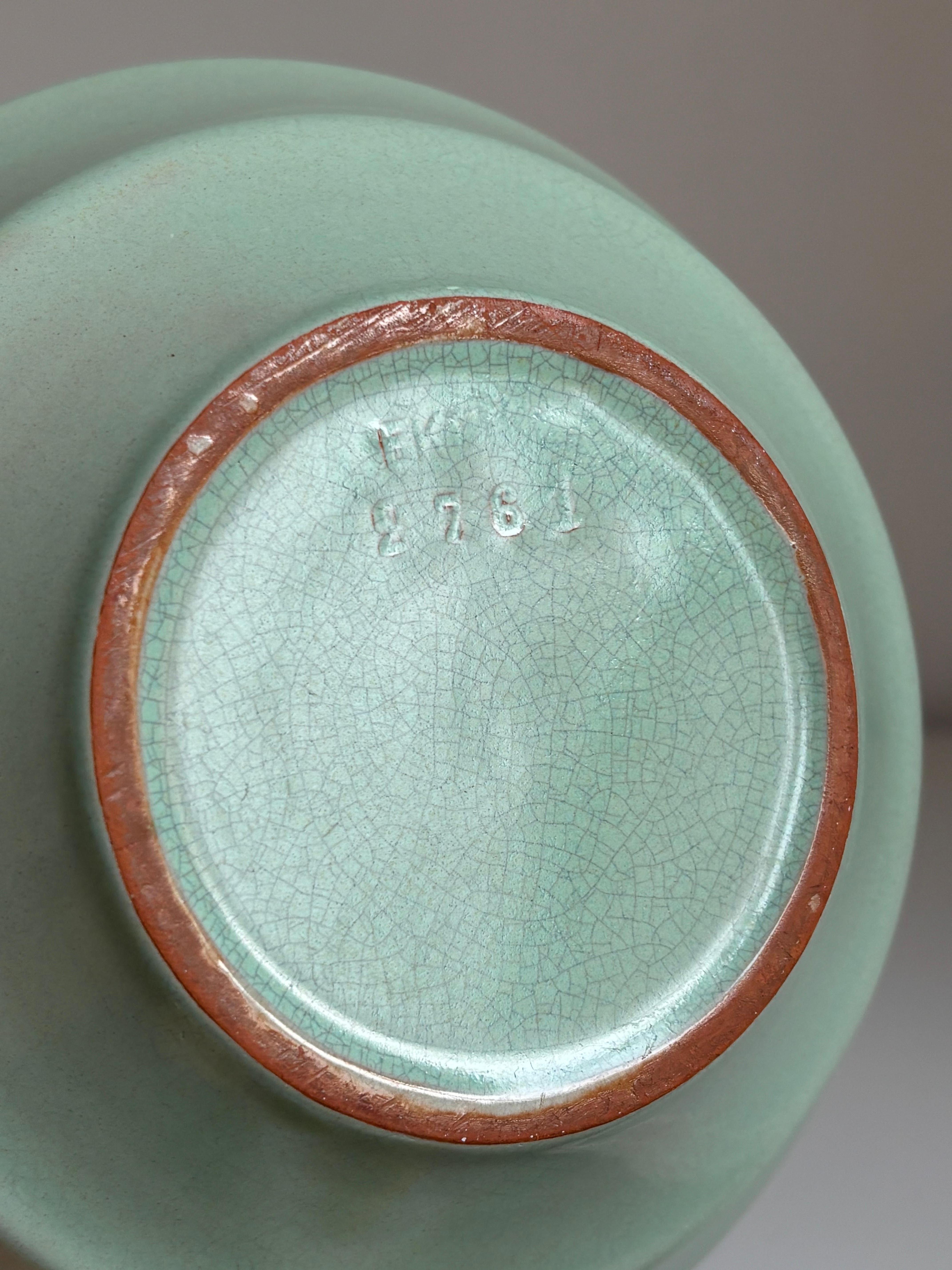 Vase en céramique vert menthe de Harald Östergren des années 1930, Upsala Ekeby, Suède en vente 4