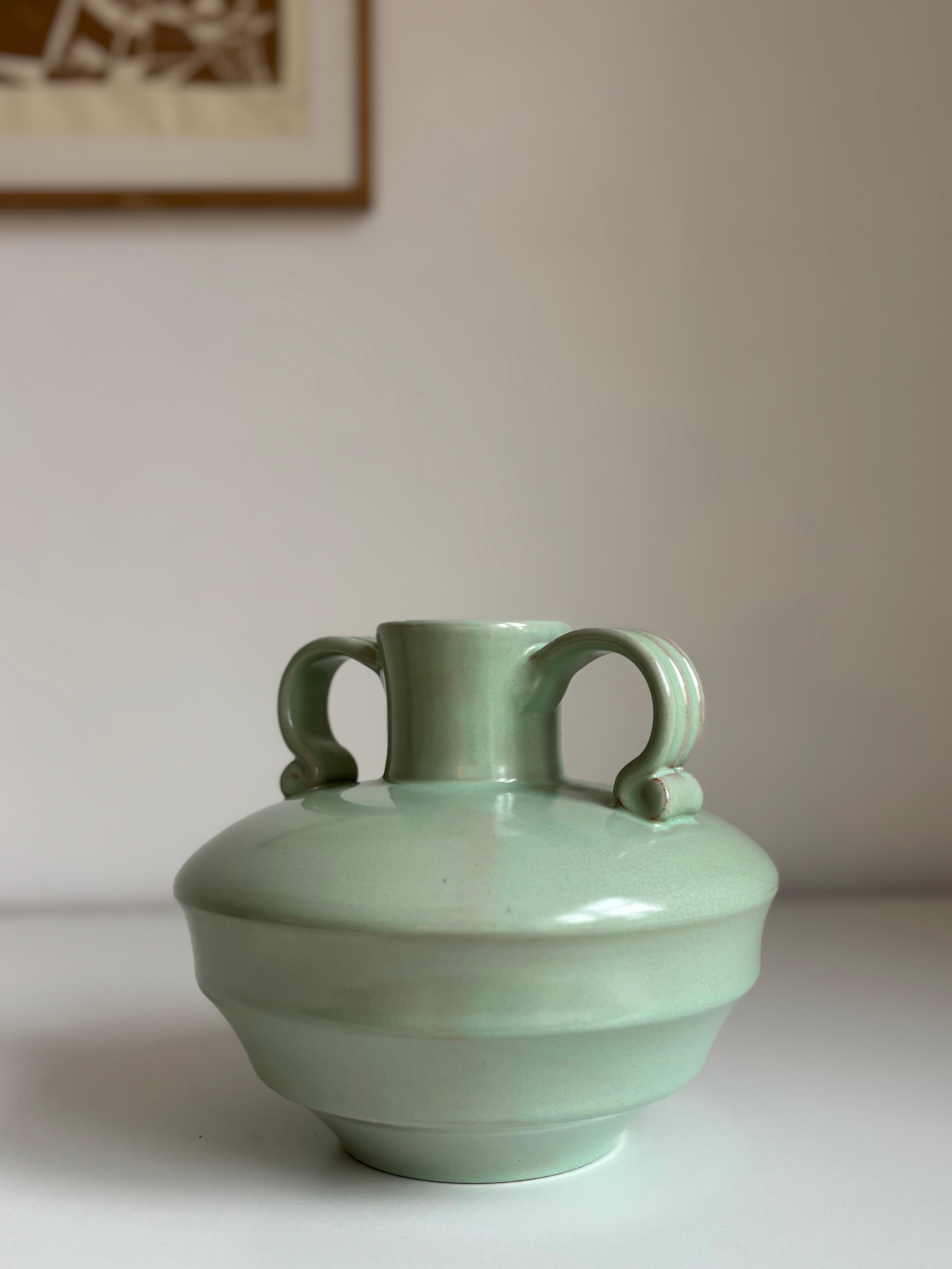 Suédois Vase en céramique vert menthe de Harald Östergren des années 1930, Upsala Ekeby, Suède en vente