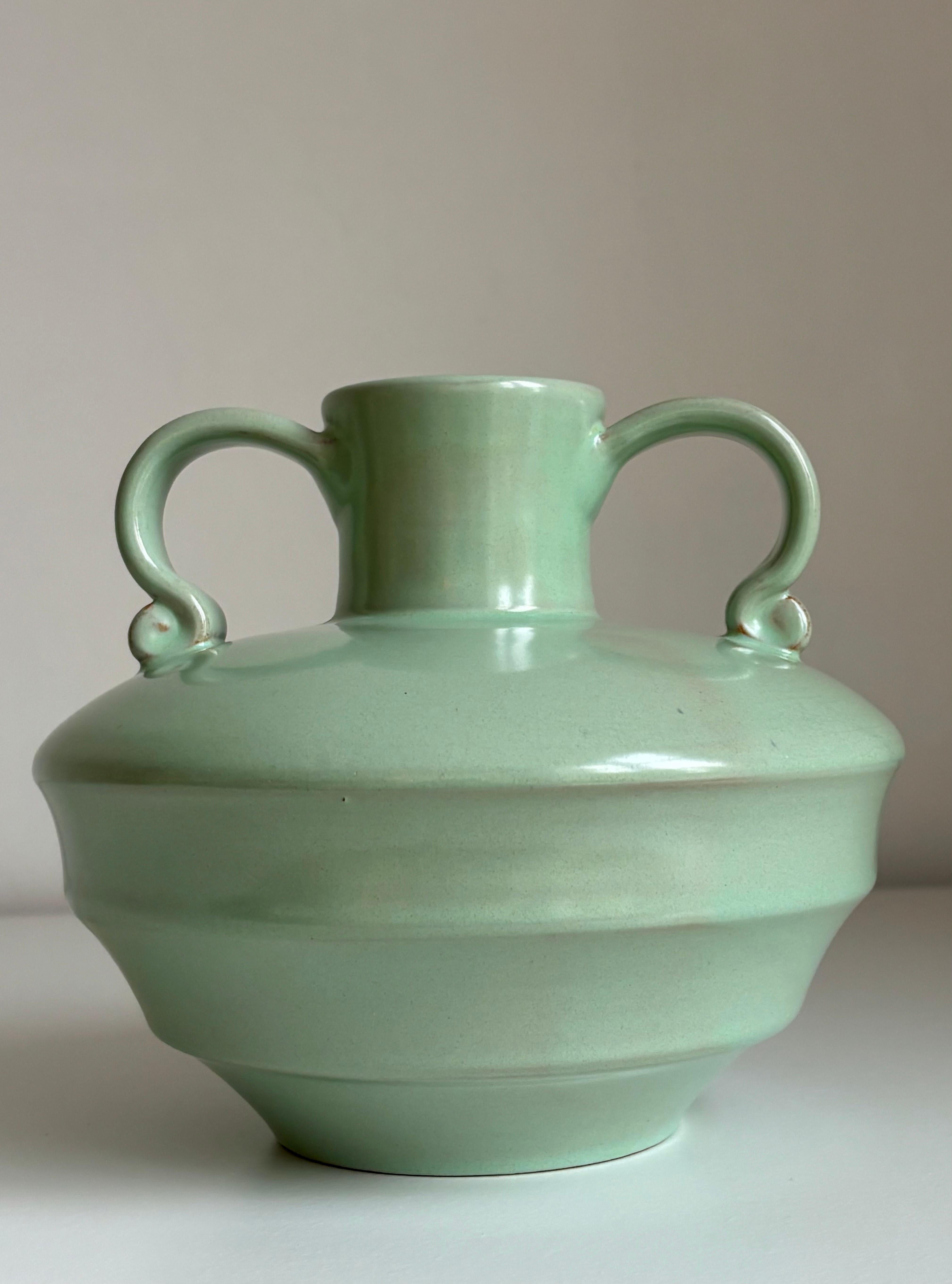 Vernissé Vase en céramique vert menthe de Harald Östergren des années 1930, Upsala Ekeby, Suède en vente
