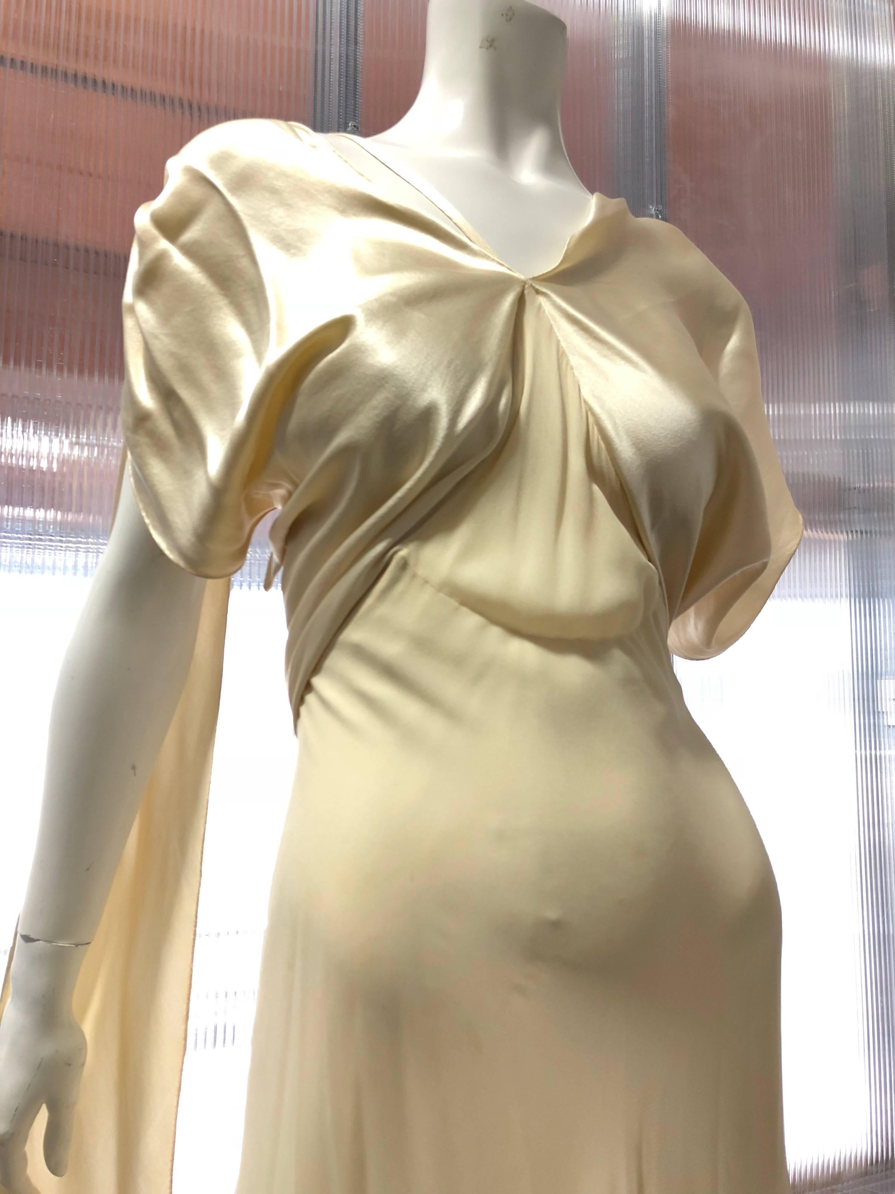 Late 1930s Hattie Carnegie museum-quality condition Art Deco bias cut slip gown in layers of chiffon with godets at hip. Bodice is a draped silk satin bias panel that flows across the back to form a foulard panel framed low-cut back. Vintage