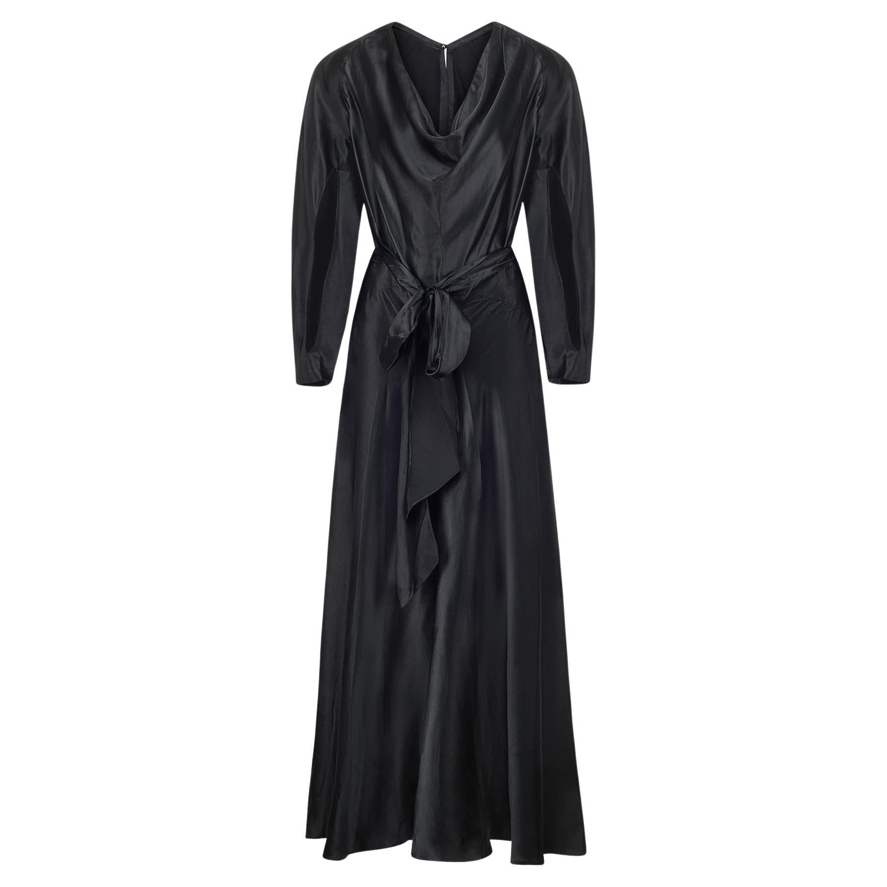 1930er Haute Couture Schwarzes Liquid Satin Maxikleid mit offenen Ärmeln