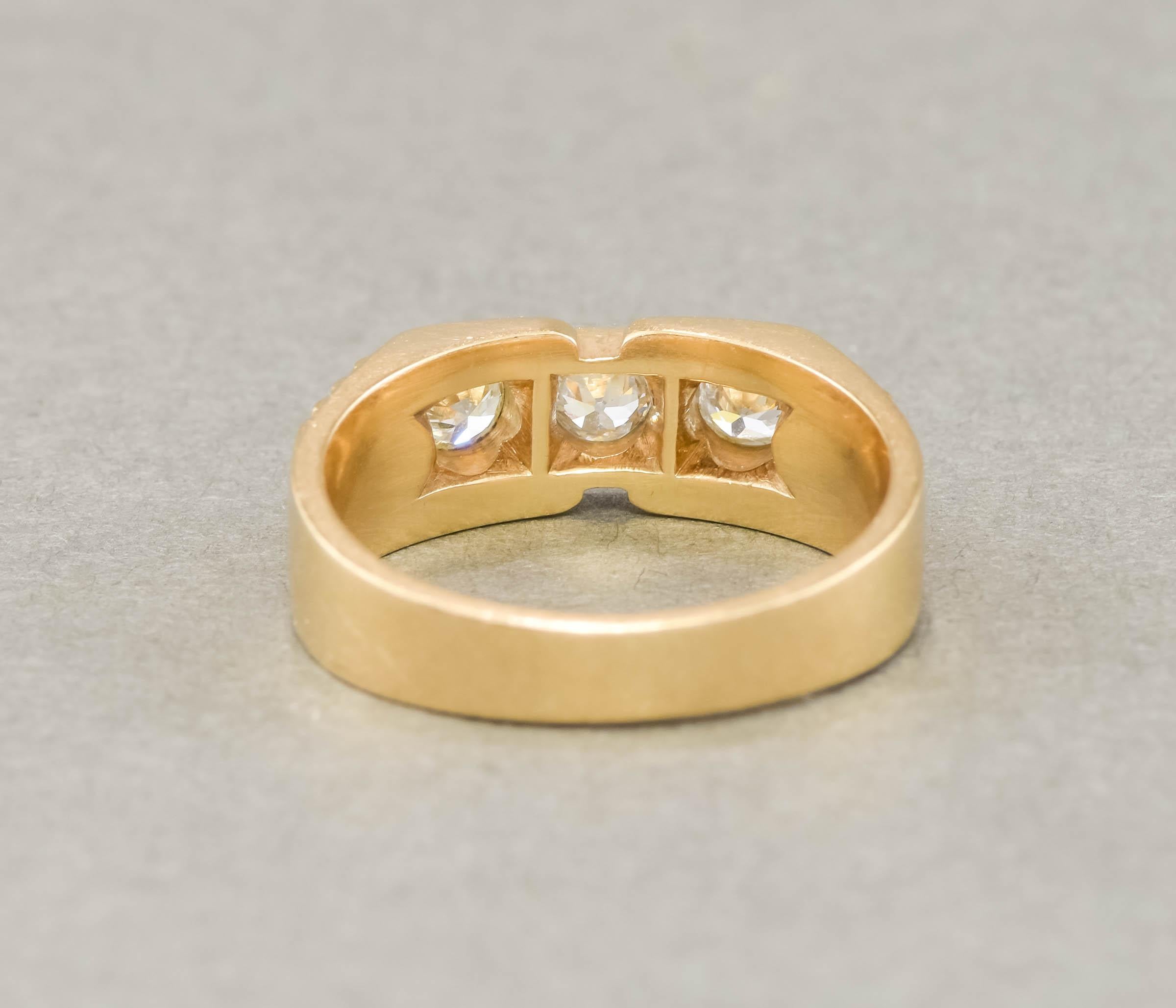 Bague à anneau en or 18 carats et platine avec diamants taille européenne, années 1930, pour hommes ou femmes en vente 2