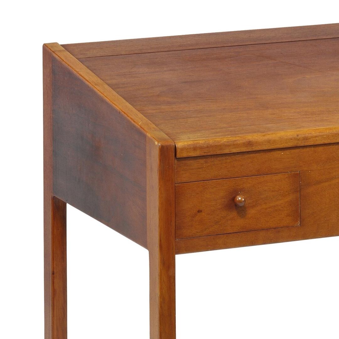 Sillón de madera maciza de los años 30, retapizado en cuero y teñido a mano Danés en venta