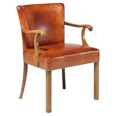 Sillón de madera maciza de los años 30, retapizado en cuero y teñido a mano