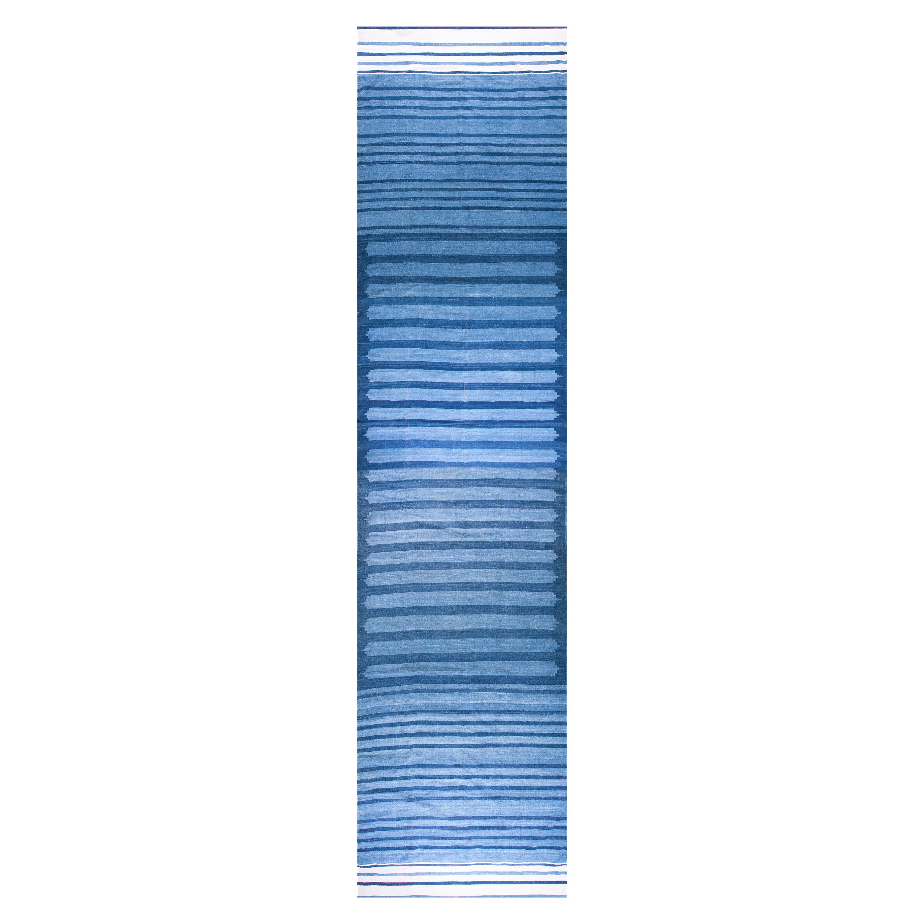 Indischer Dhurrie-Teppich aus Baumwolle aus den 1930er Jahren ( 8'2'' x 40'2" - 250 x 1225 cm) im Angebot