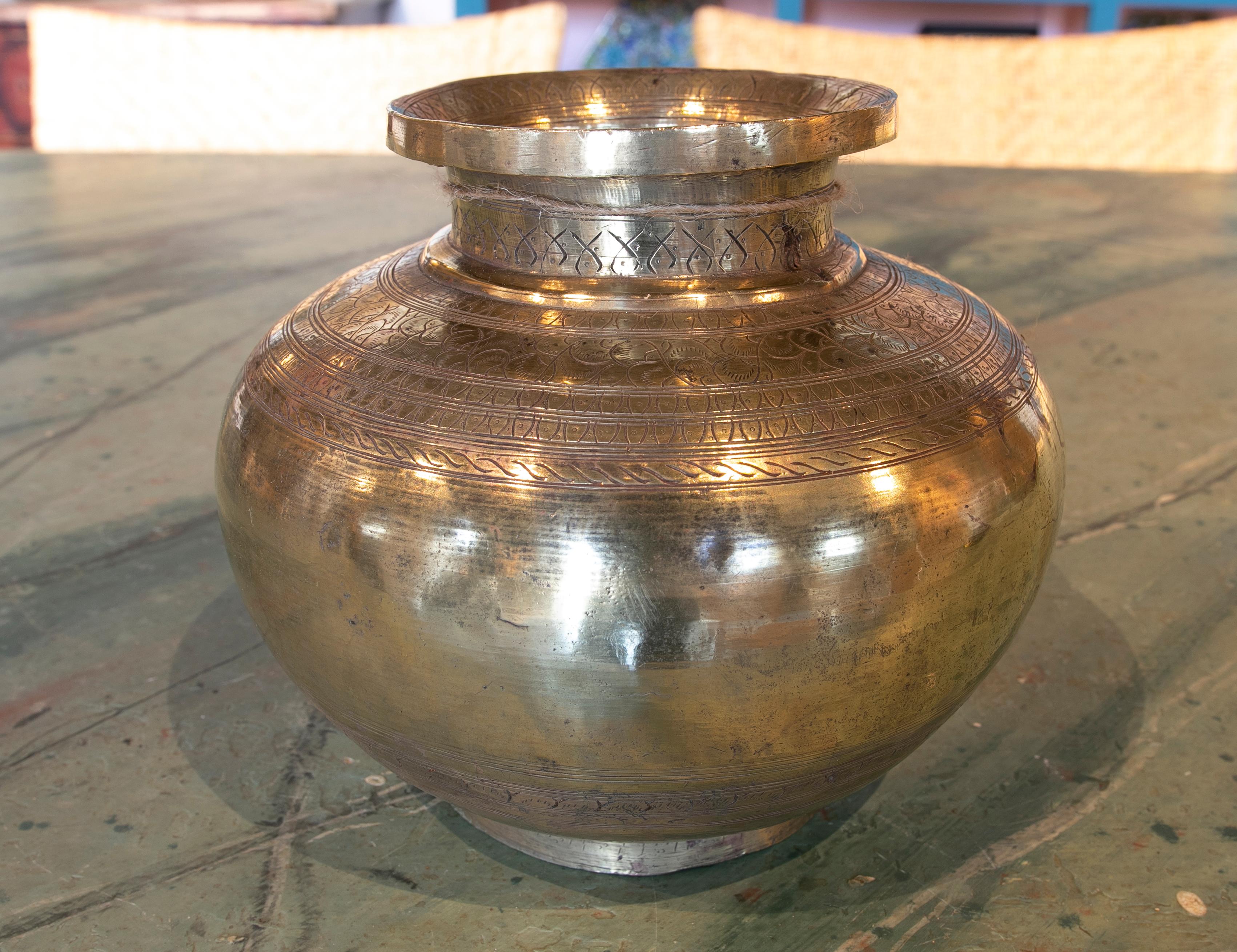 1930s Indu Simple Bronze Vessel In Good Condition In Marbella, ES