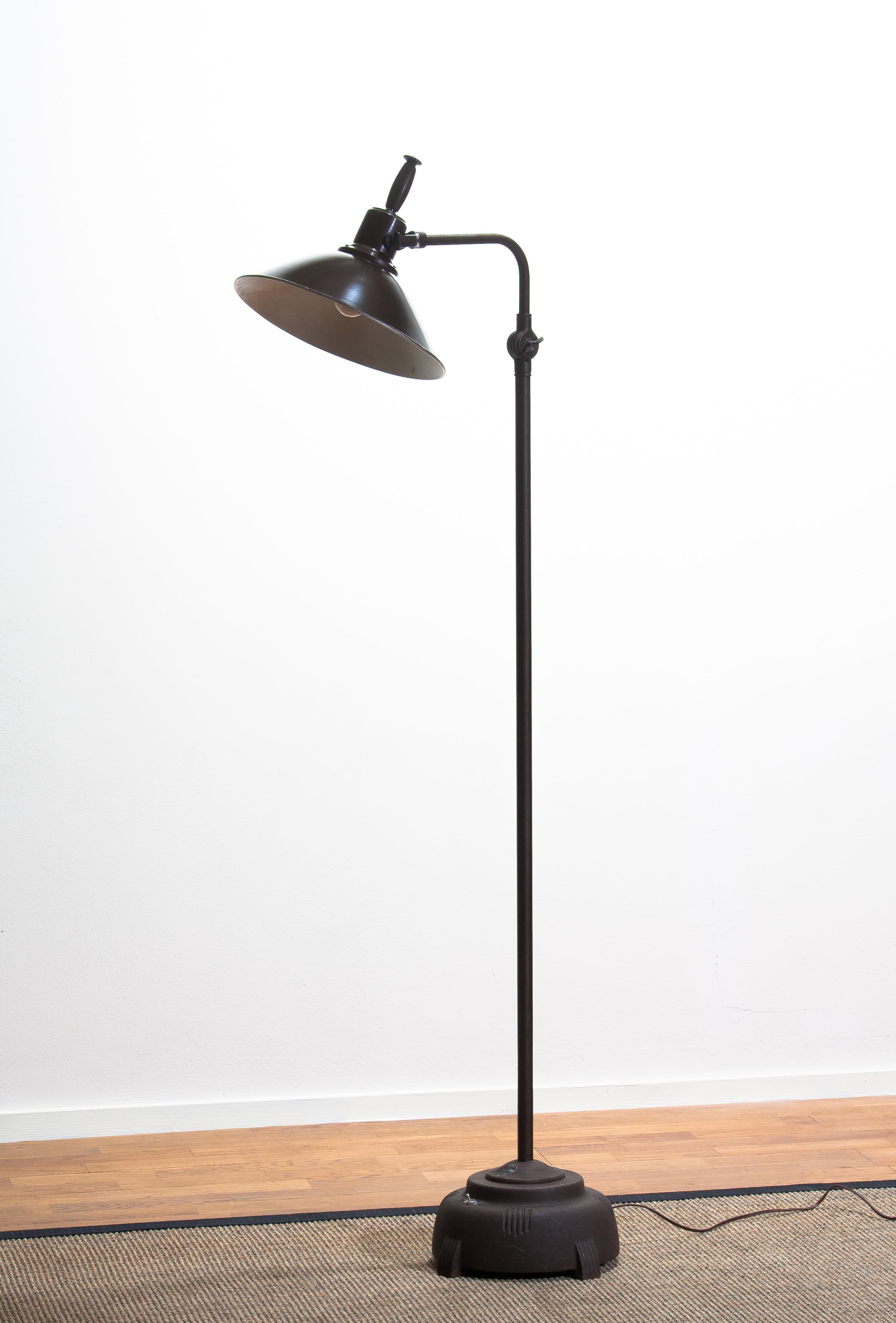 1930s Industrial Brass Cast Iron Floor Lamp Made by Faries Mfg & Co., USA 4