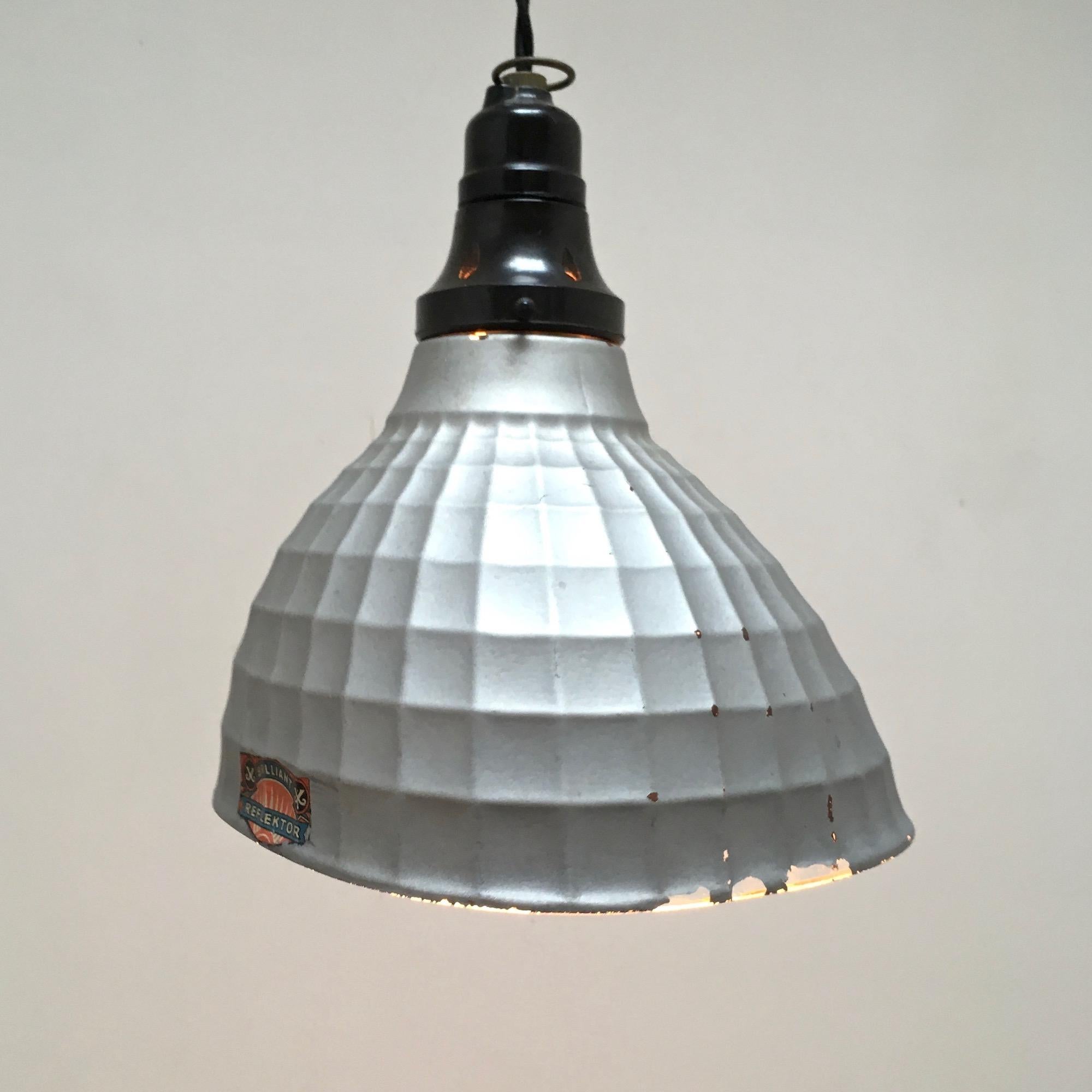 1930s Industrial Pendant Lamp In Good Condition For Sale In Saint Ouen, FR