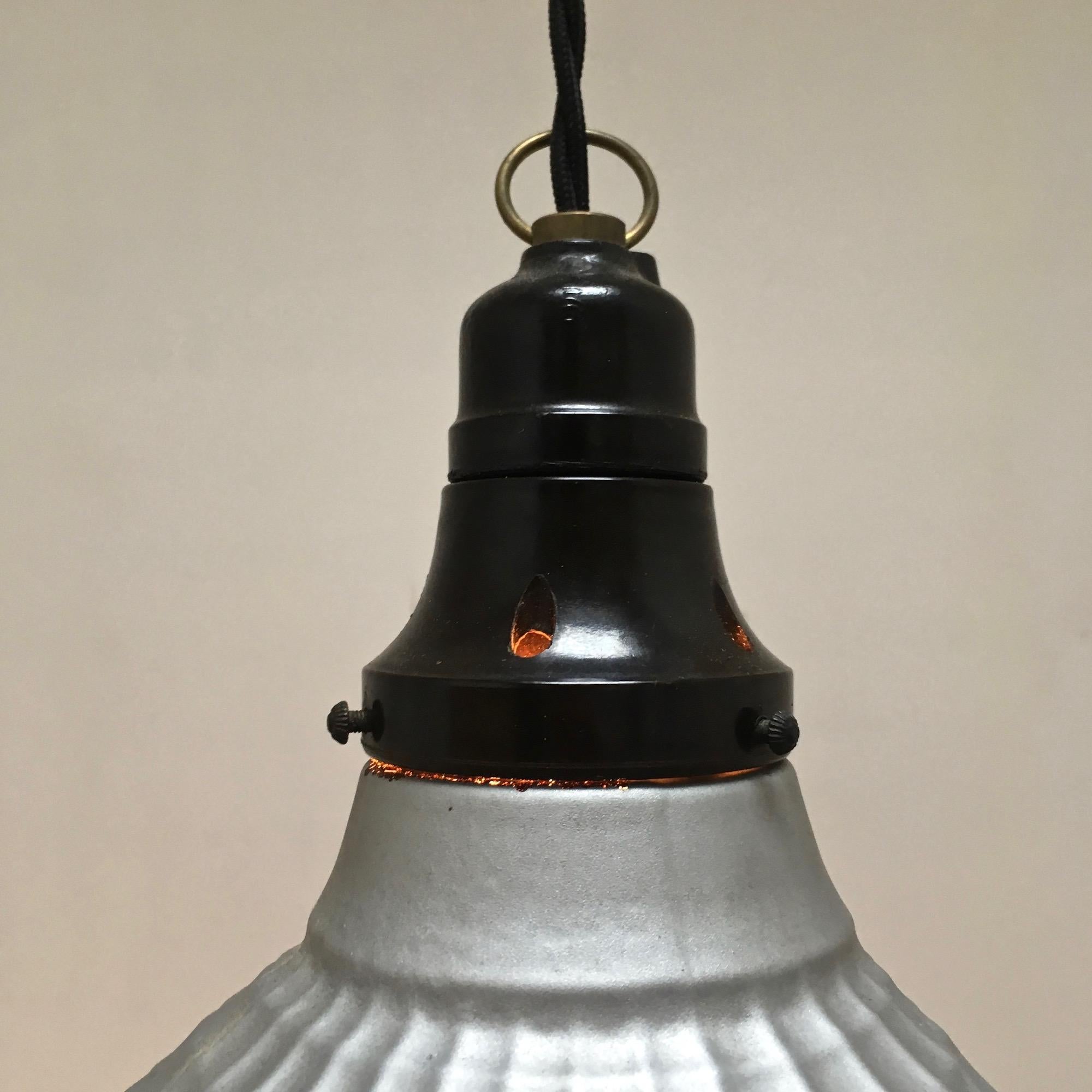 1930s Industrial Pendant Lamp For Sale 2