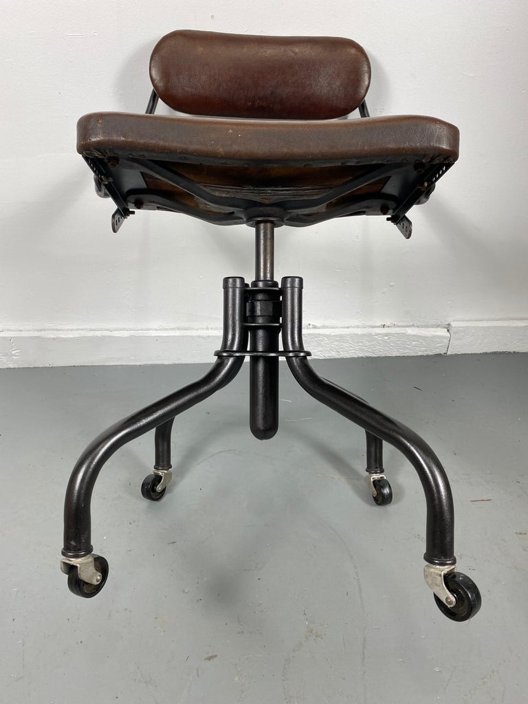 1930s Industrial Swivel Task / Desk Chair Manufactured by Do/ More, Art Deco In Good Condition For Sale In Buffalo, NY