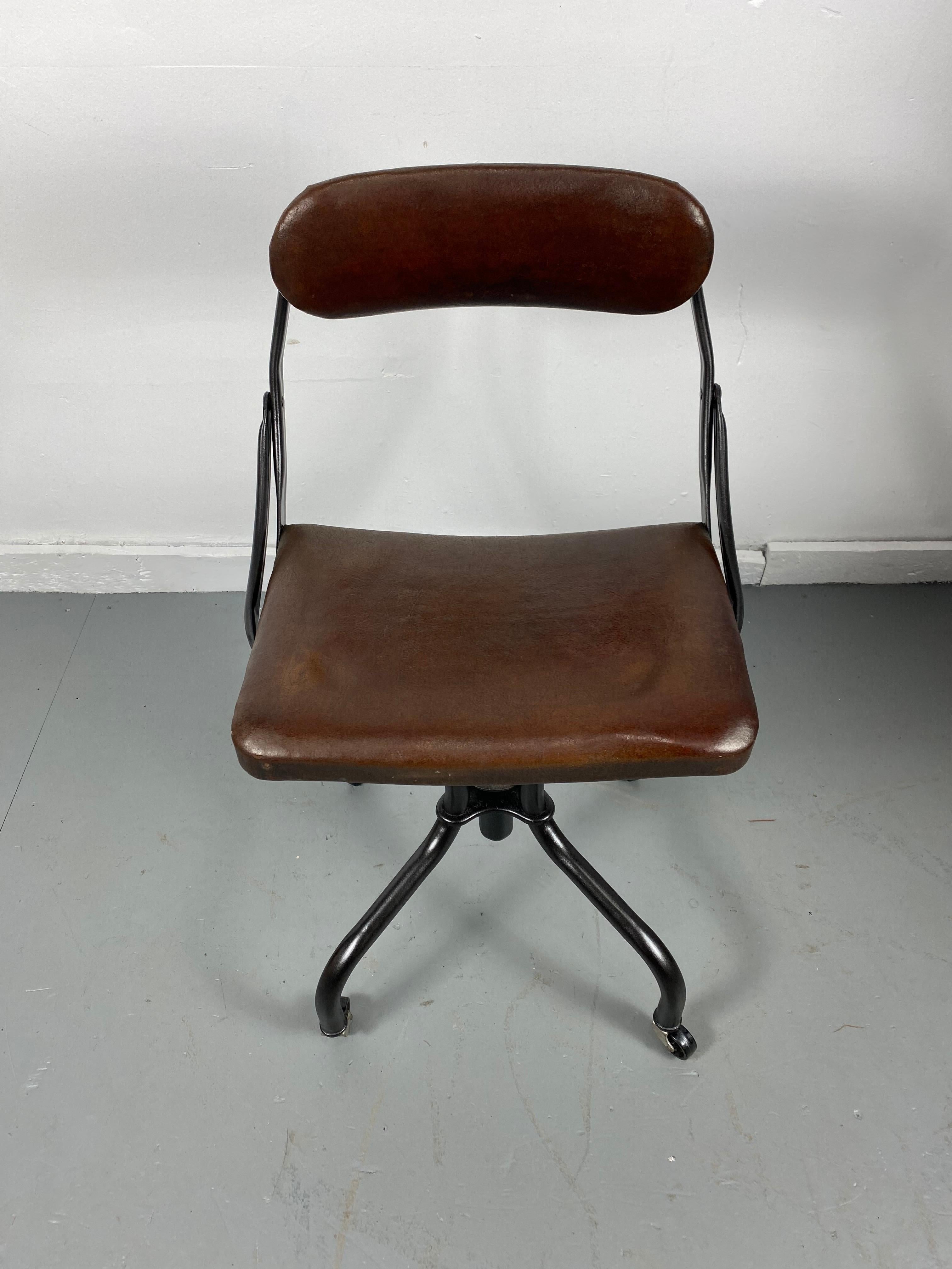 1930s Industrial Swivel Task / Desk Chair Manufactured by Do/ More, Art Deco In Good Condition In Buffalo, NY