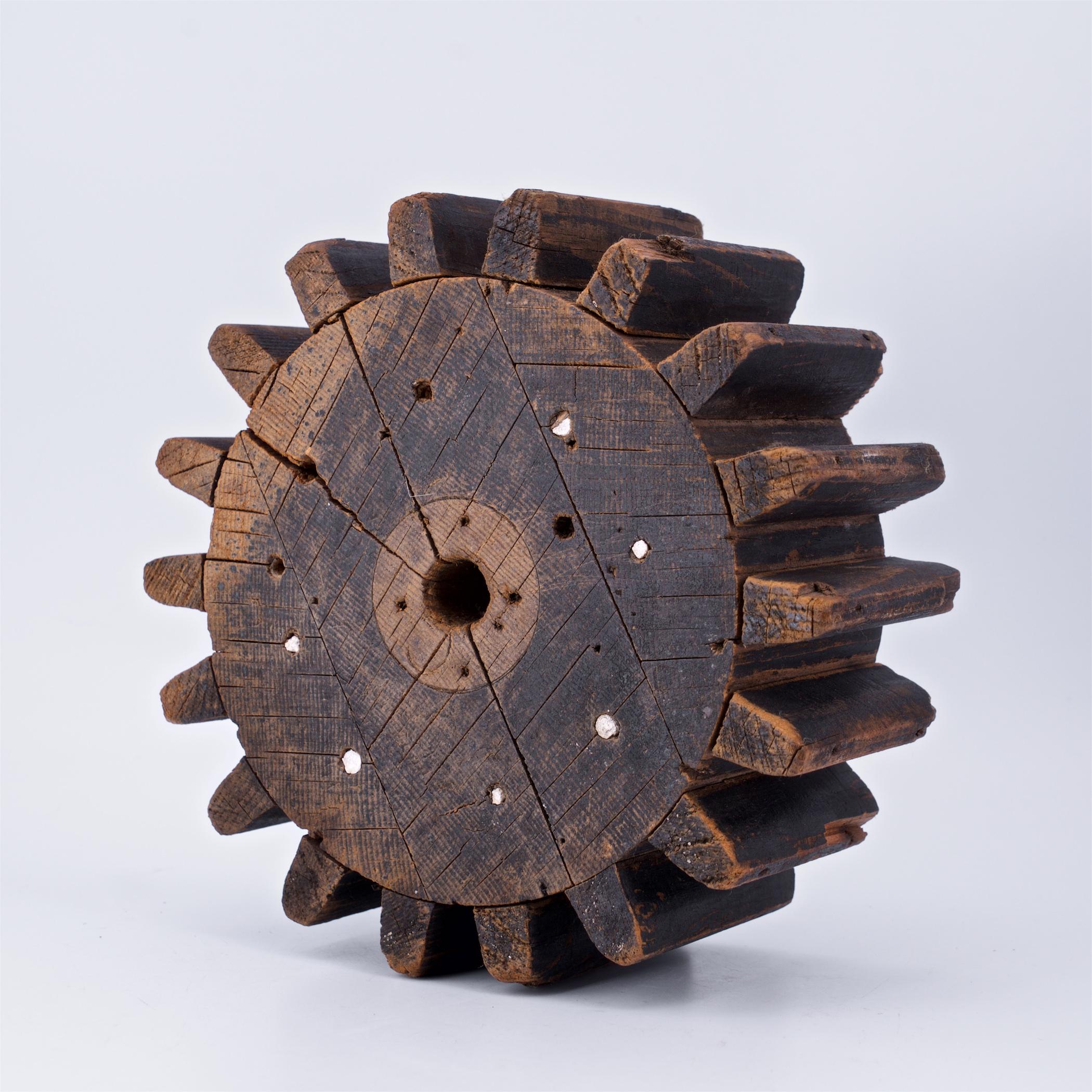 1930s Industrial Wooden Gear Table Sculpture Decor Foundry Factory Object In Distressed Condition In Hyattsville, MD