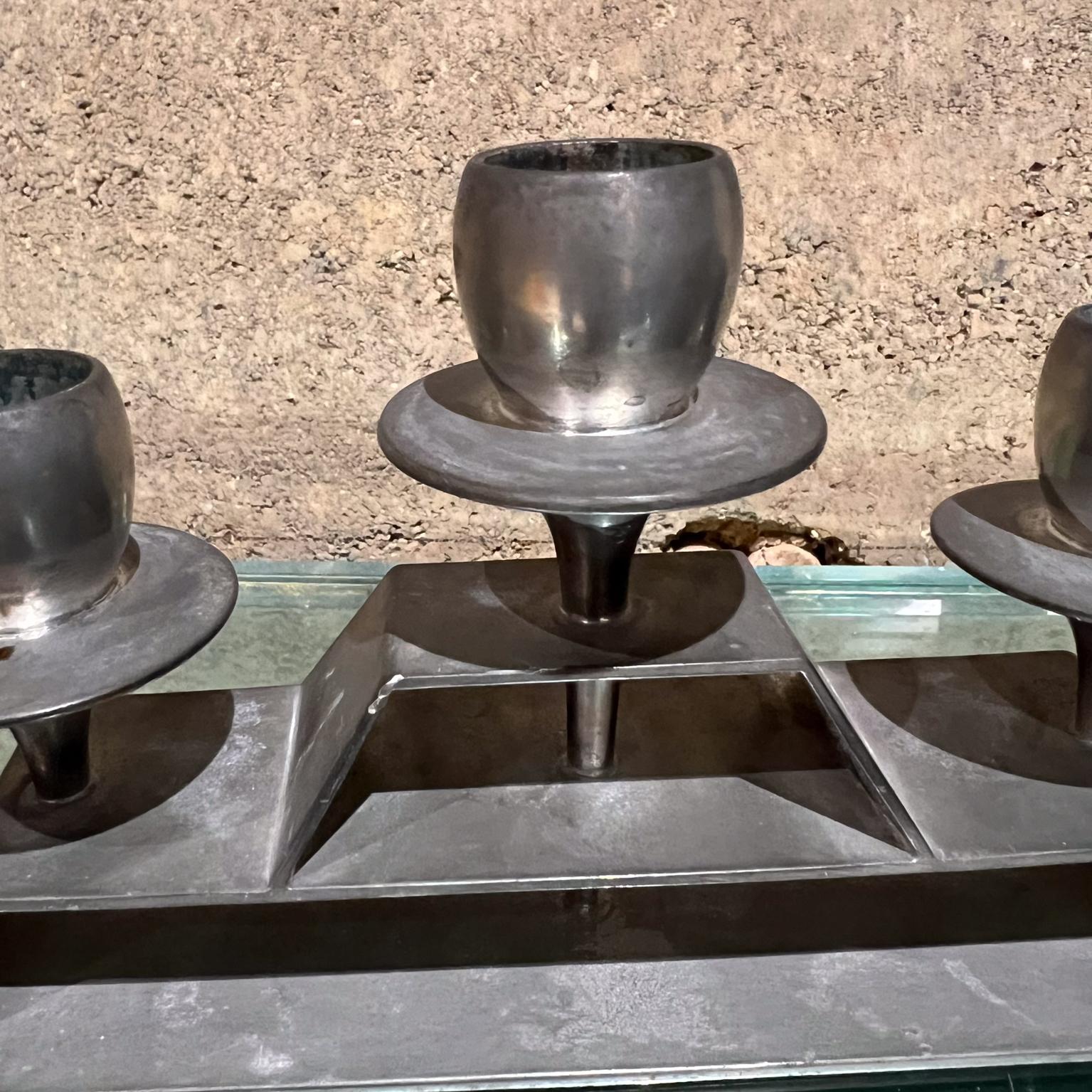 1930er Jahre Insico Zinn Fünf Kerzenhalter Derby Silver Co CT im Zustand „Relativ gut“ im Angebot in Chula Vista, CA