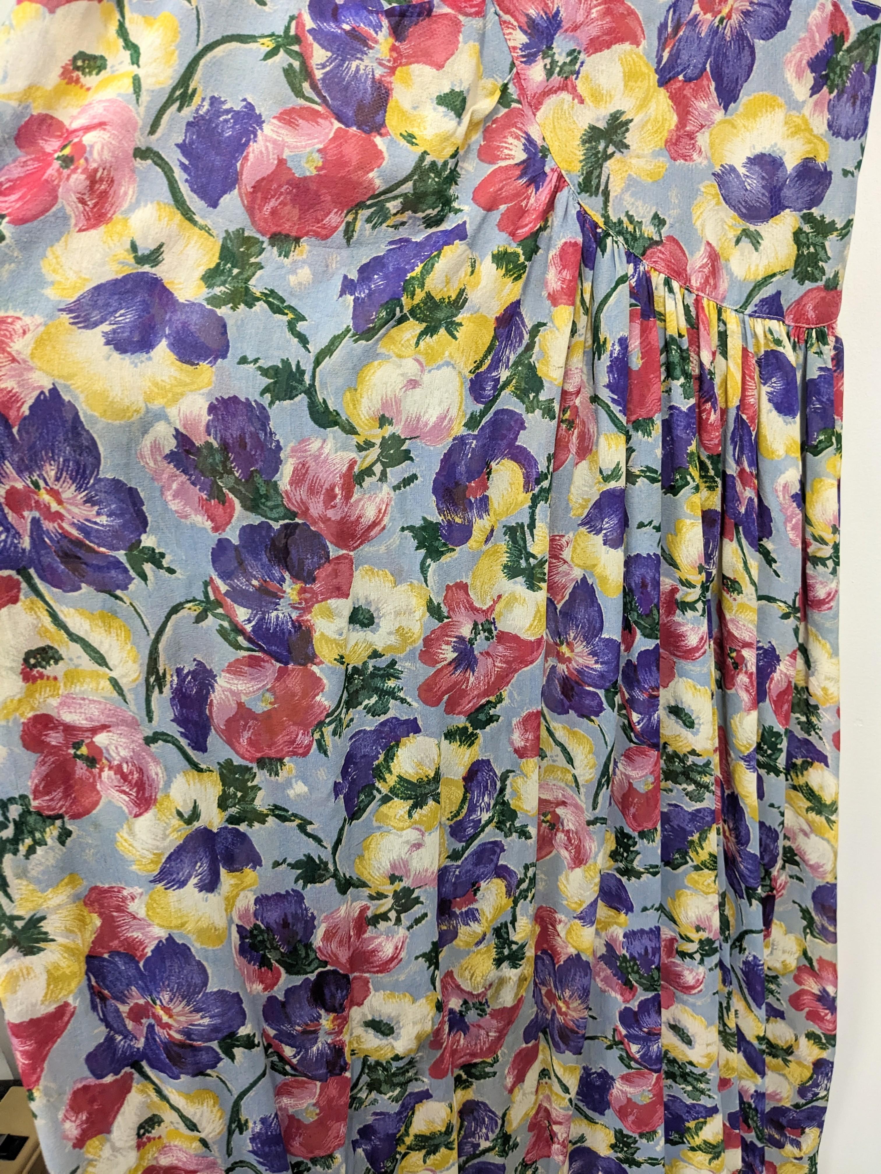 Robe de soirée drapée à imprimé floral des années 1930 en vente 1