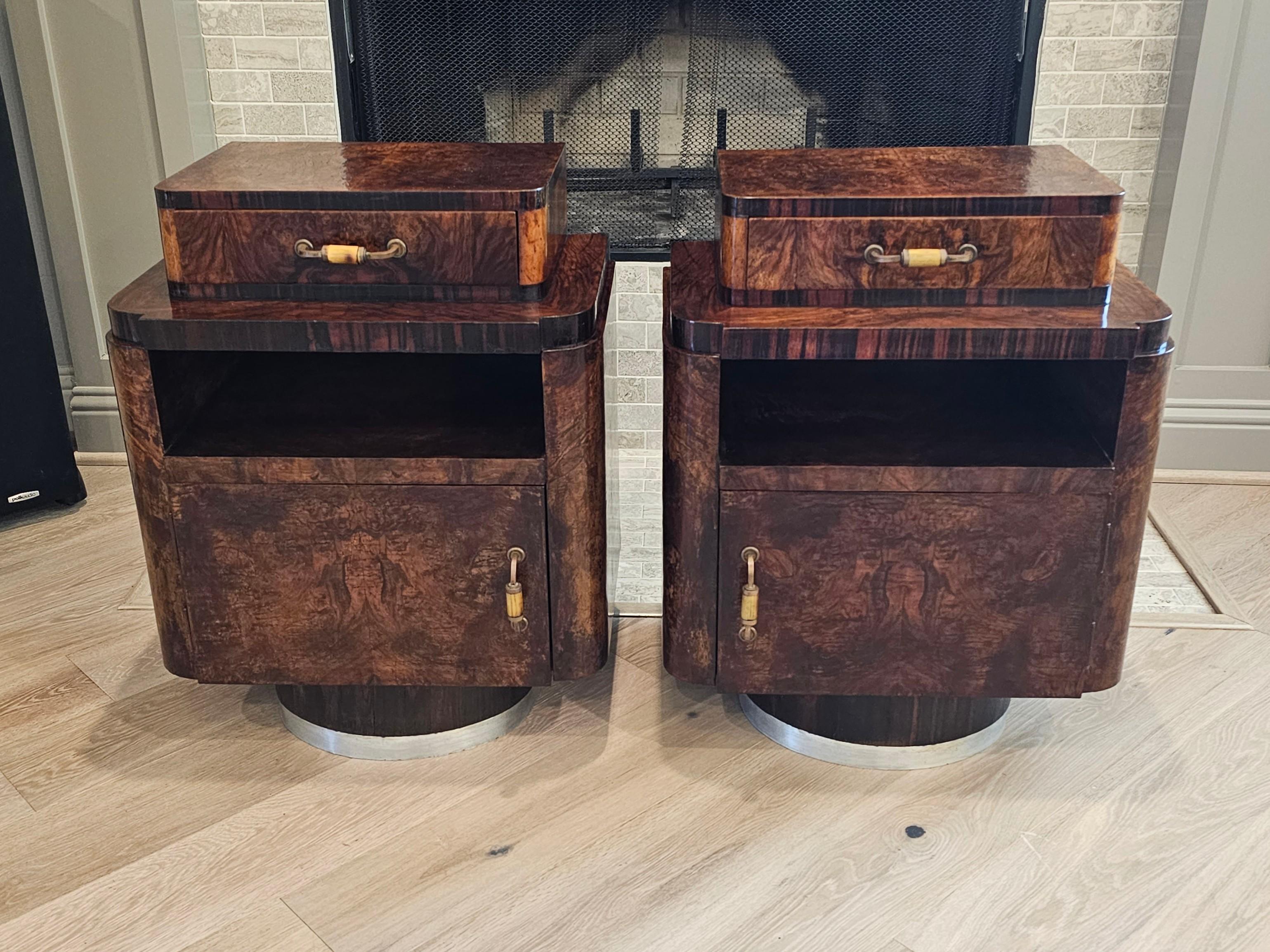 1930s Italian Art Deco Burl Wood Rosewood Nightstand End Table Pair  In Good Condition In Forney, TX