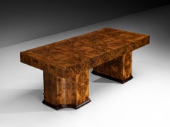 Escritorio ejecutivo monumental de estilo Art Déco italiano de los años 30, en madera de nogal con nudos
