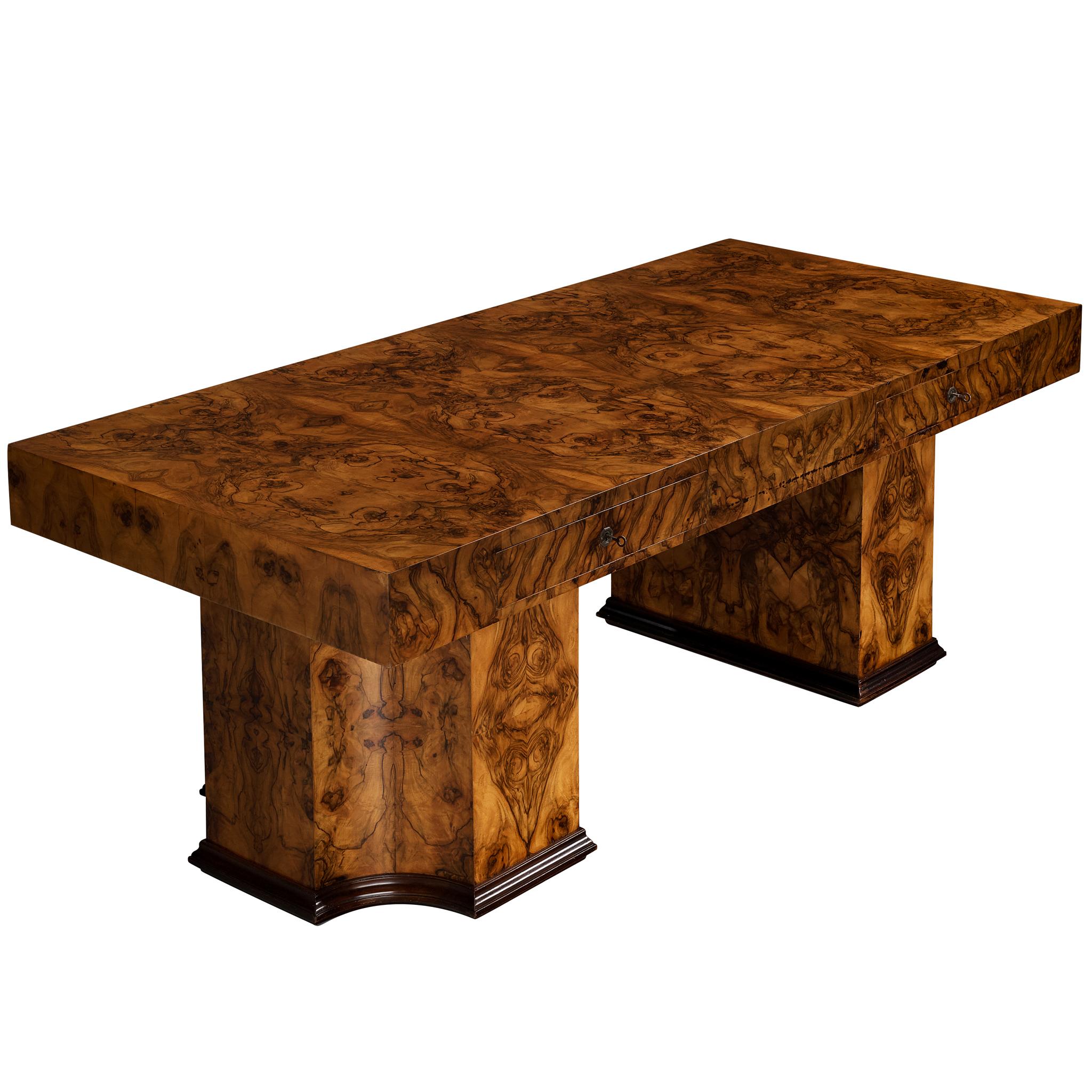 1930s Italian Art Deco Monumental Executive Desk in Walnut Burl