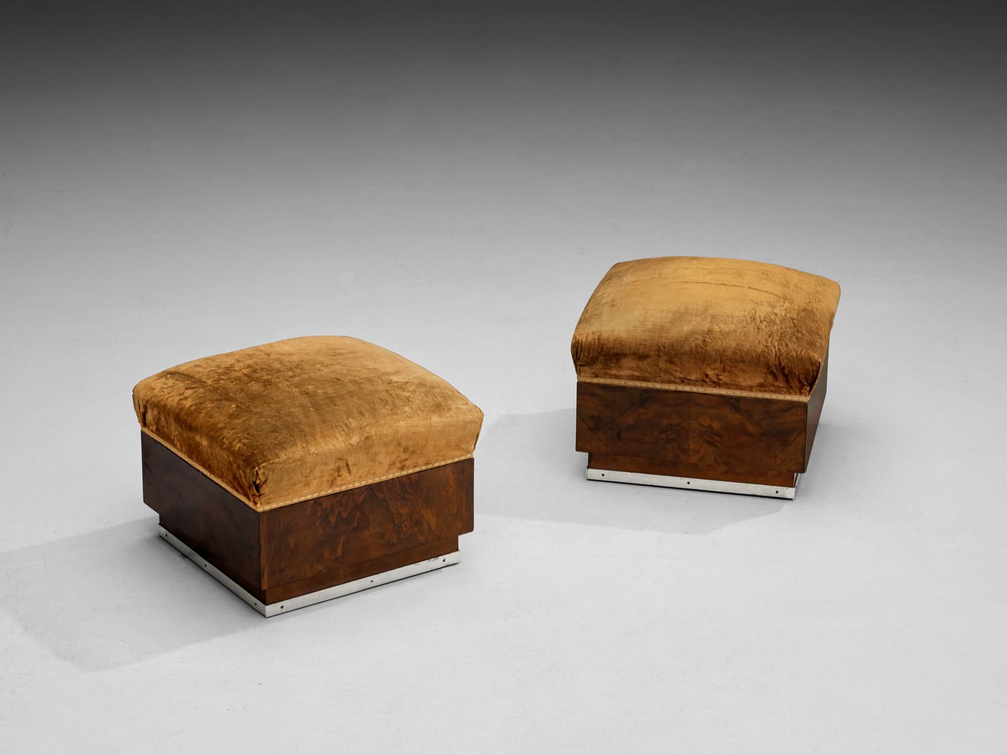 Ottomans, walnut, fabric, metal, Italy, 1930s

This elegant pair of Art Deco ottomans, made in Italy in the 1930s, captures the luxury of the era. The bases are crafted from walnut burl veneer, highlighting the rich texture and unique grain of the
