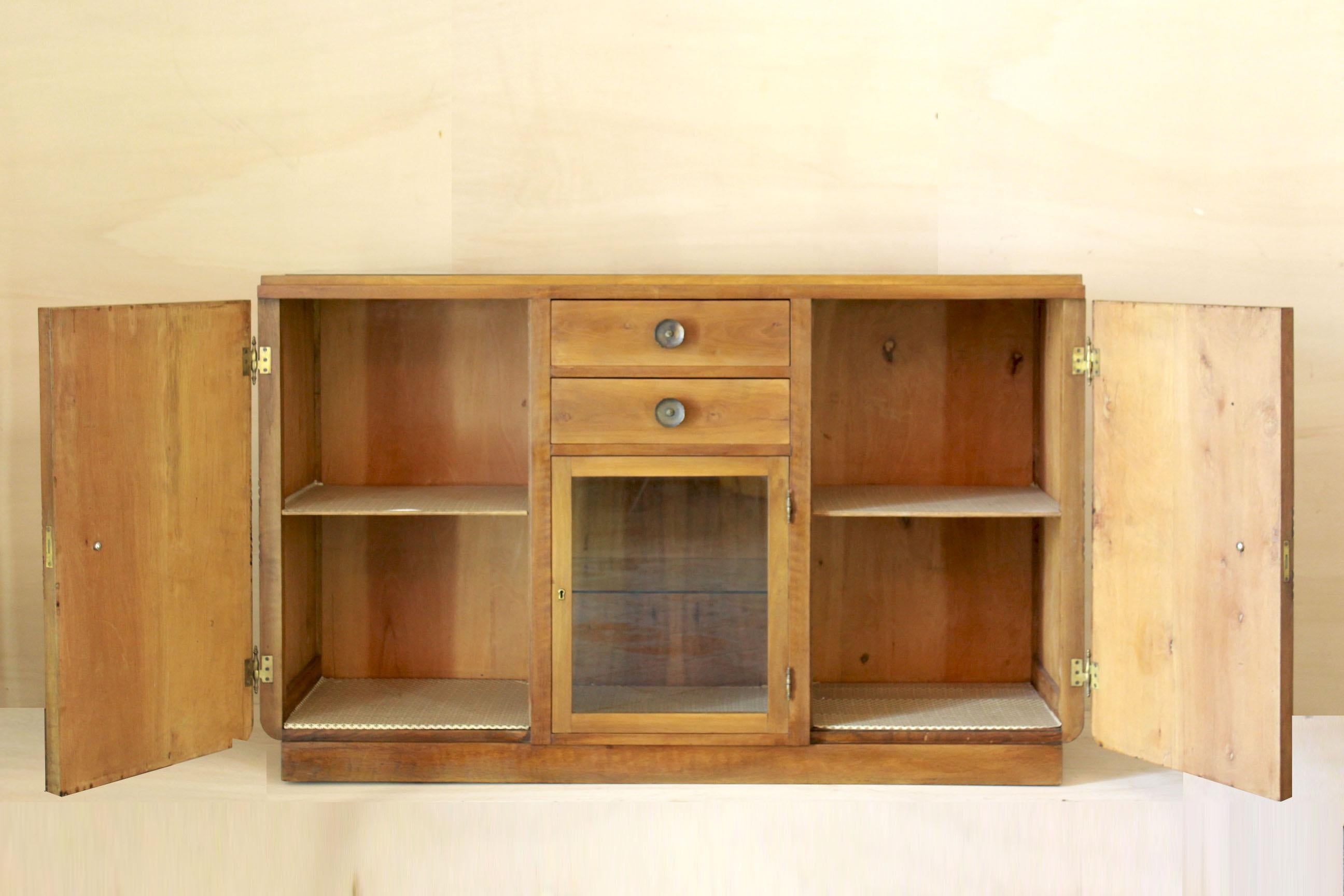 Art Deco wood credenza, France 1930s.
Art Deco solid walnut wood credenza with black opaline top. Internal parts are upholstered with its original decorative paper. In excellent conditions with only few signs of time.

 