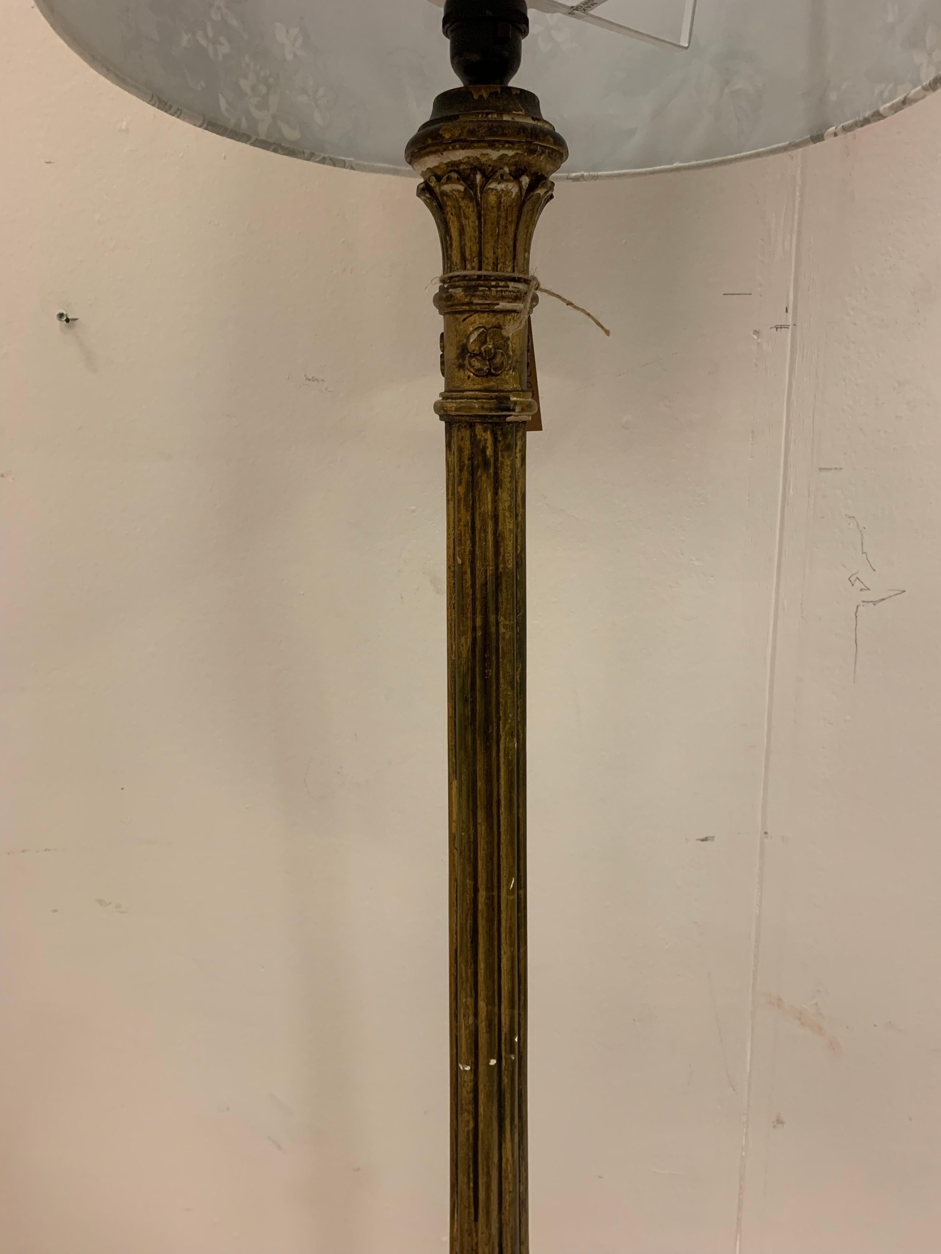 Mid-20th Century 1930s Italian Gilt Standard Floor Lamp with Plaster Flower Decoration For Sale