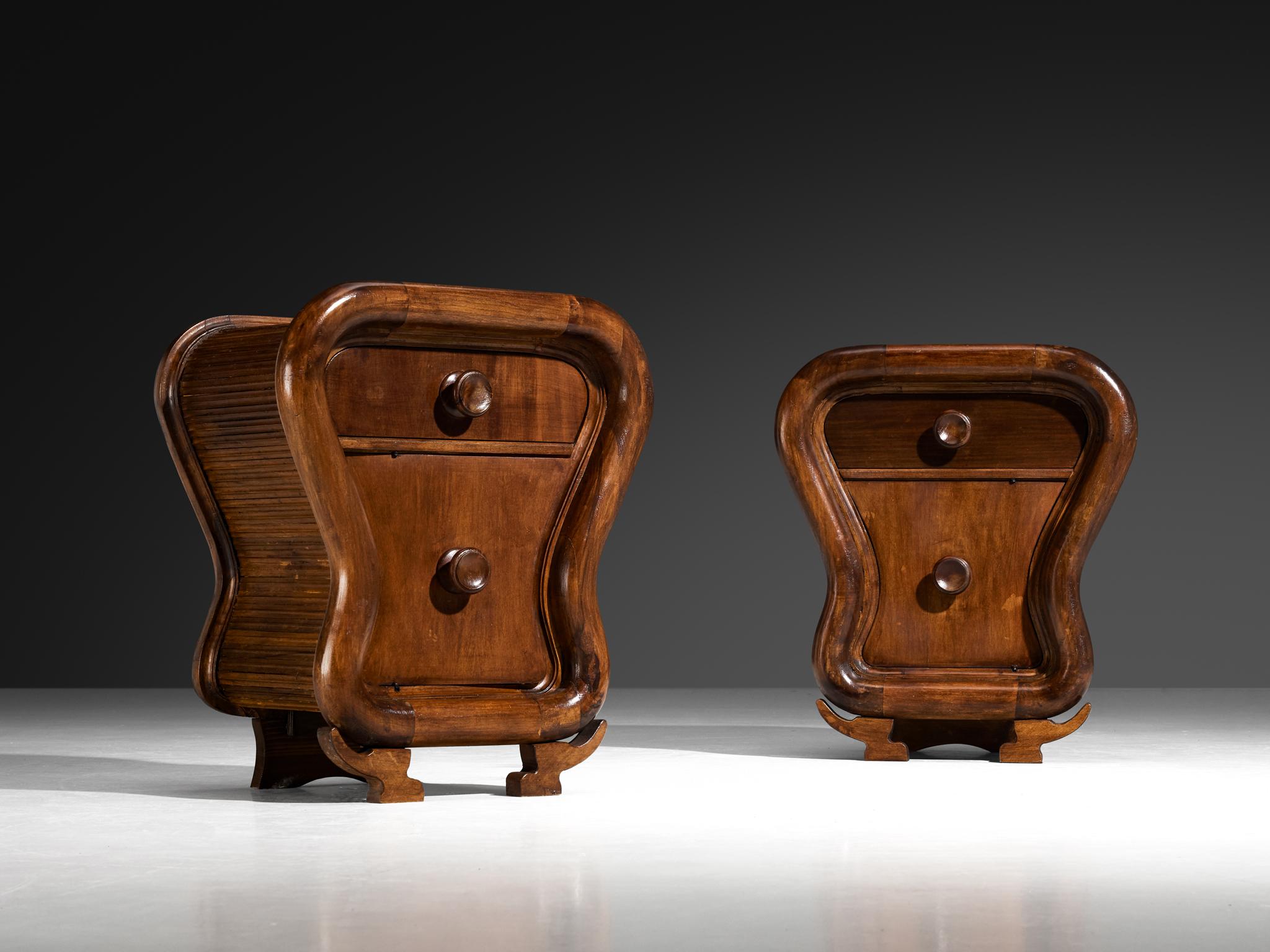 1930 Pareja italiana de mesillas de noche art déco escultóricas de madera Madera en venta