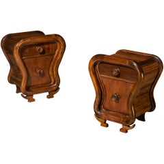 Paar italienische skulpturale Art-Déco-Nachttische aus Holz, 1930er Jahre