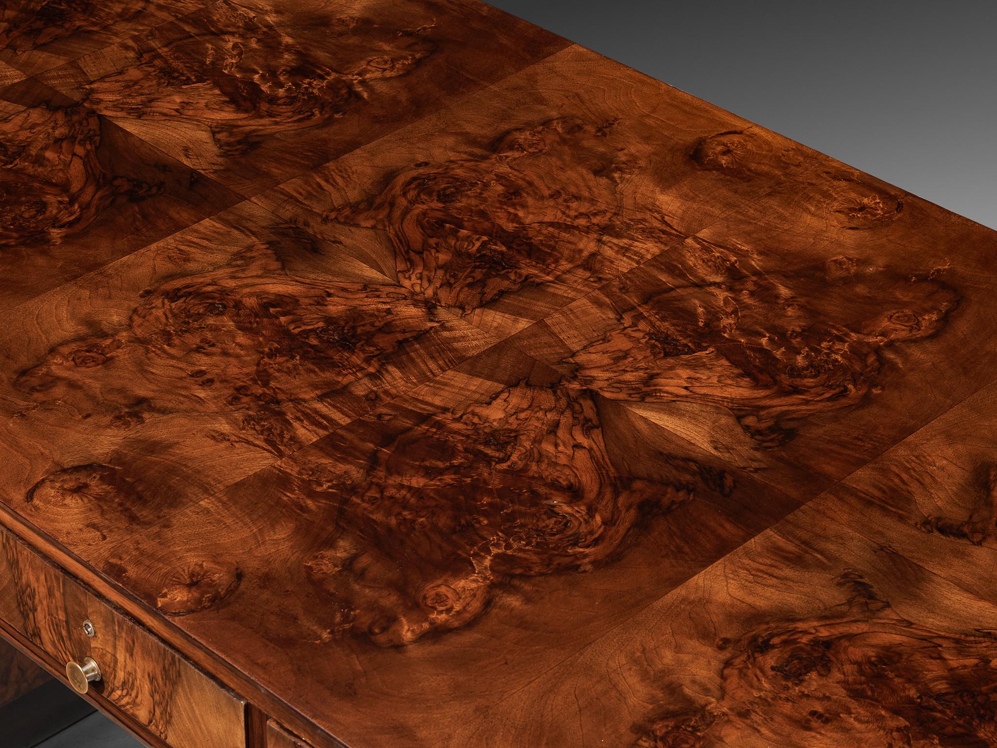 Scrivania razionalista italiana degli anni '30 in radica di noce in vendita 1