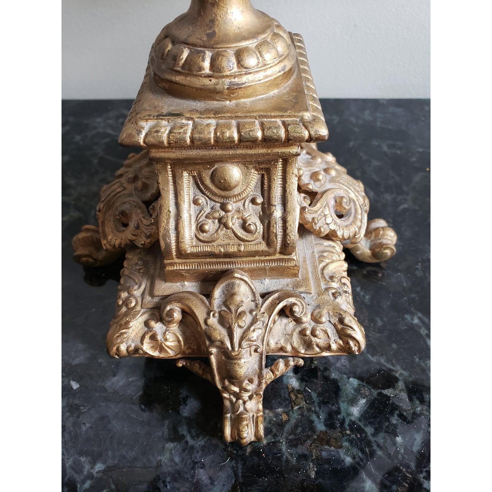 Italienische Rokoko-Kandelaber aus vergoldeter Bronze aus den 1930er Jahren, Paar im Angebot 1