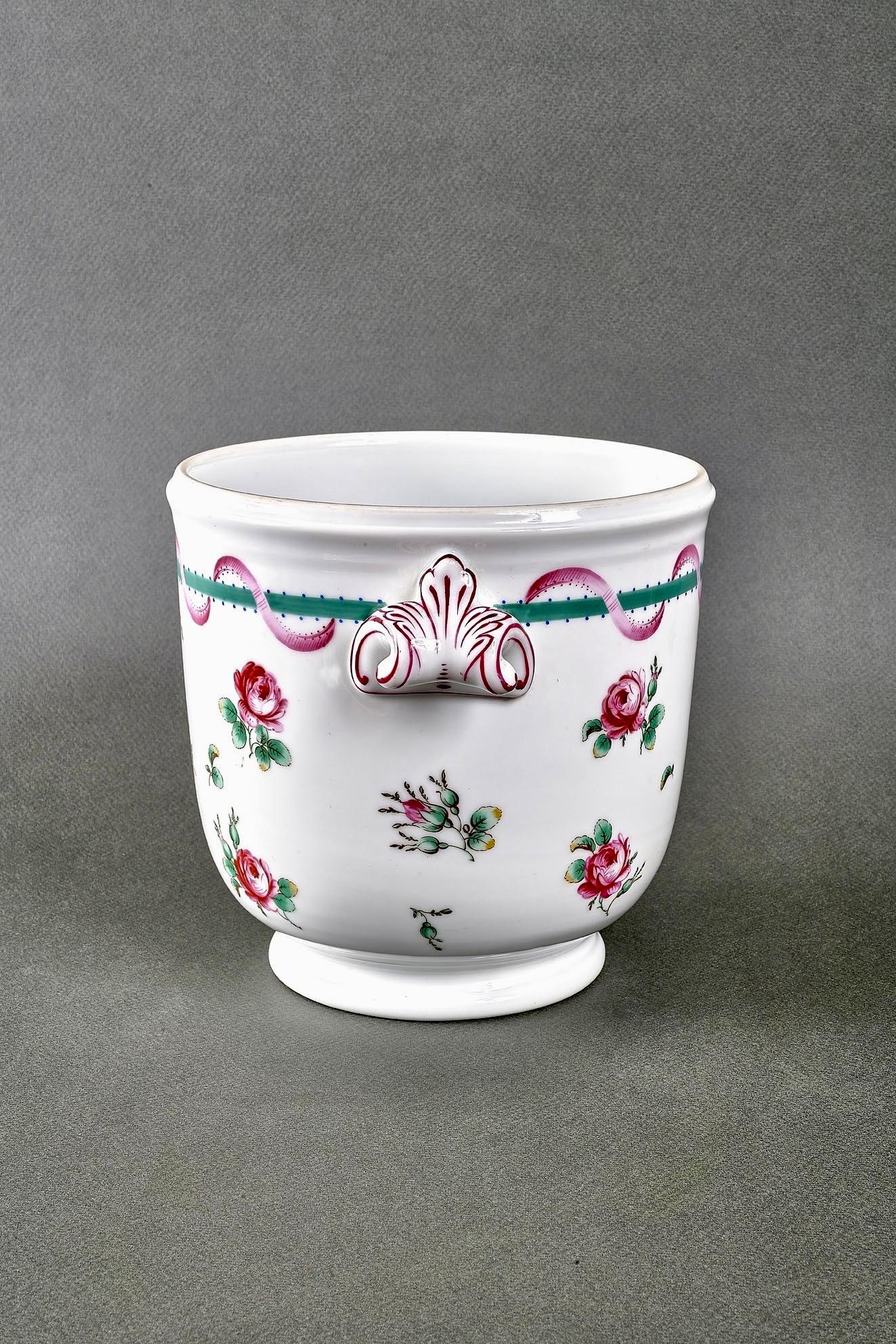 Porcelaine Cache-pot italien des années 1930 signé Richard Ginori et peint à la main en vente