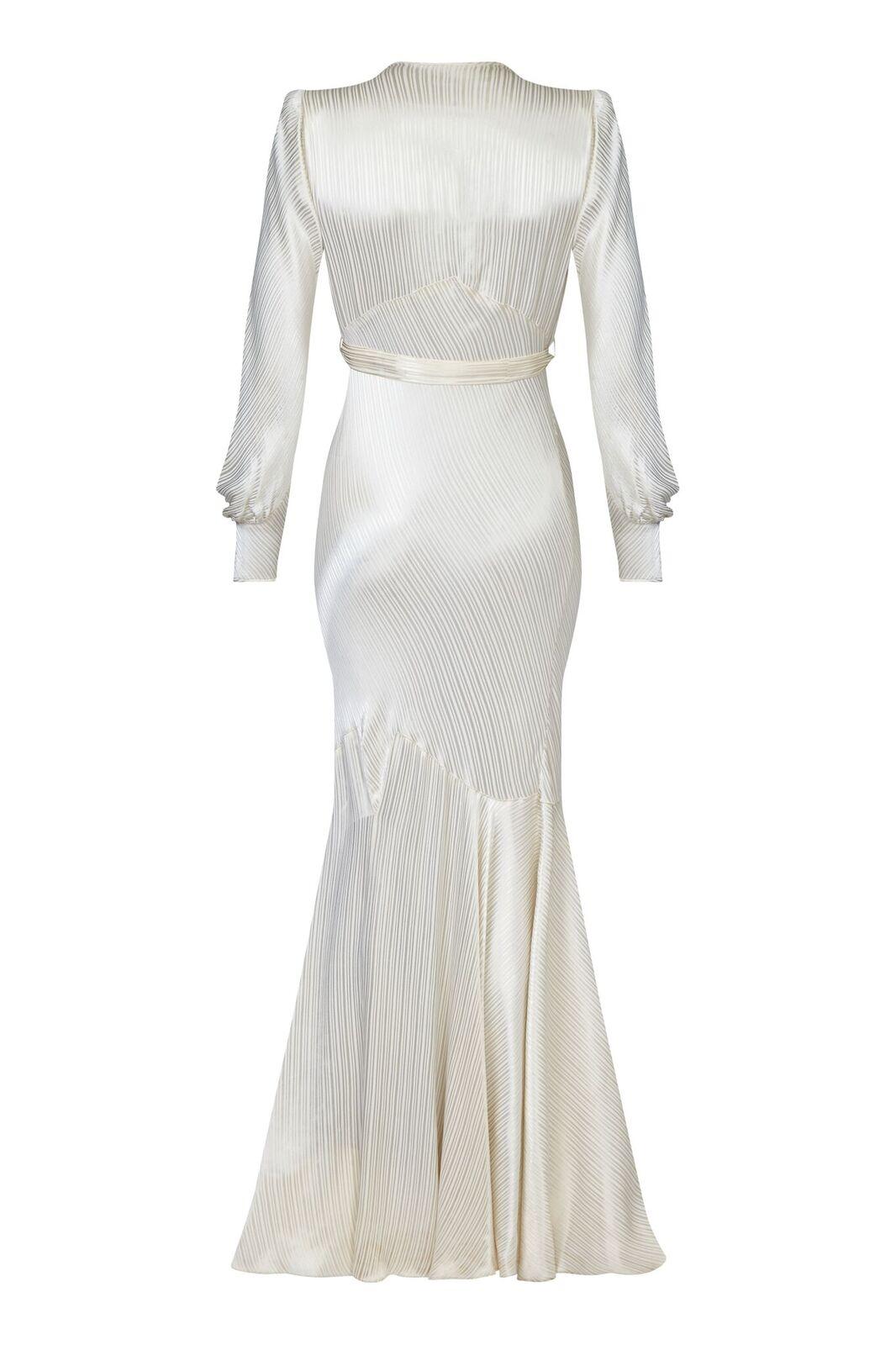 This captivating 1930s soft ivory silk satin bridal gown is absolutely breathtaking and in beautiful vintage condition. The timeless elegance of the classic hourglass silhouette and feminine design features of this piece are reminiscent of silver