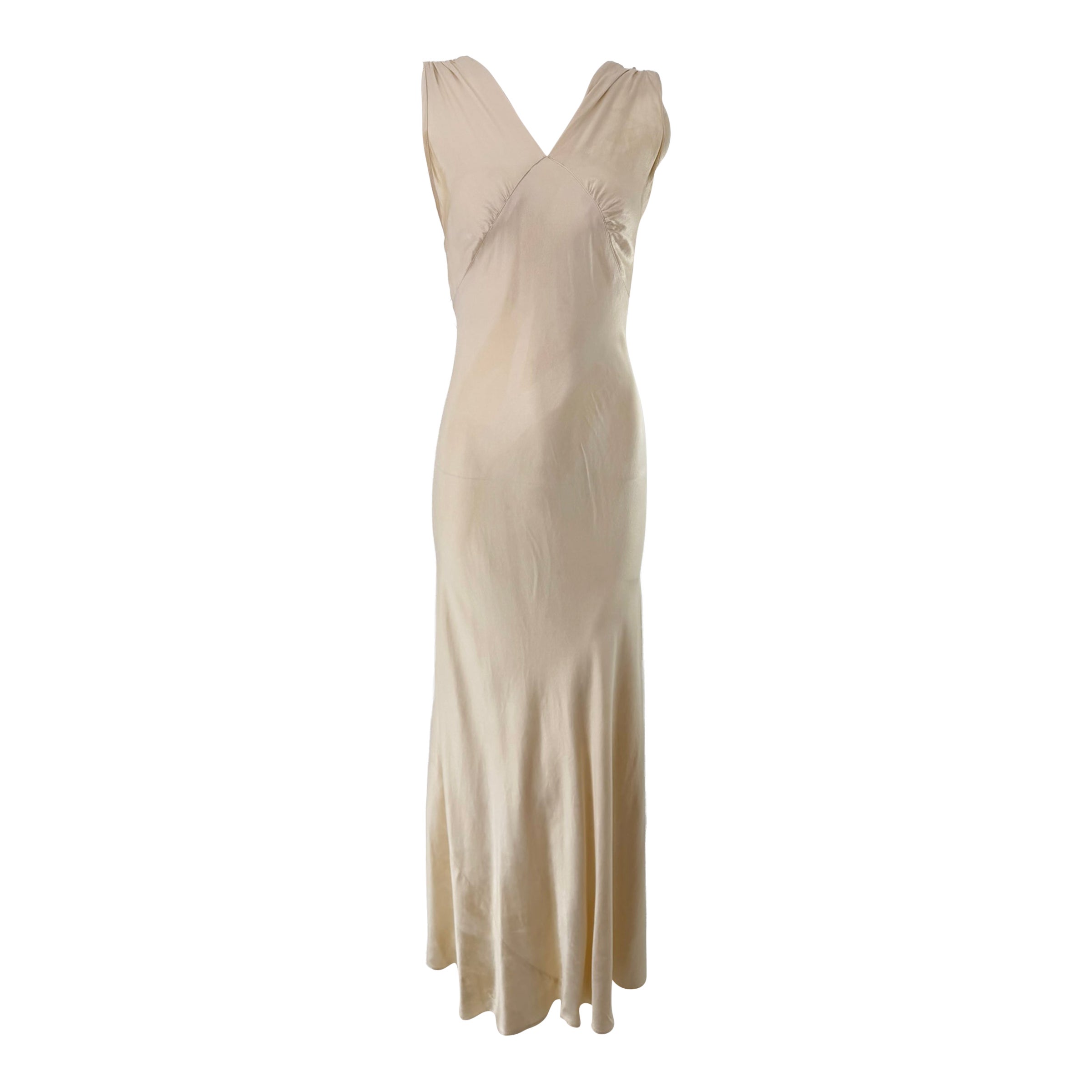 Abito da sera e da sposa degli anni '30 in raso di seta color avorio, con taglio in sbieco, scollo a V e schiena scoperta