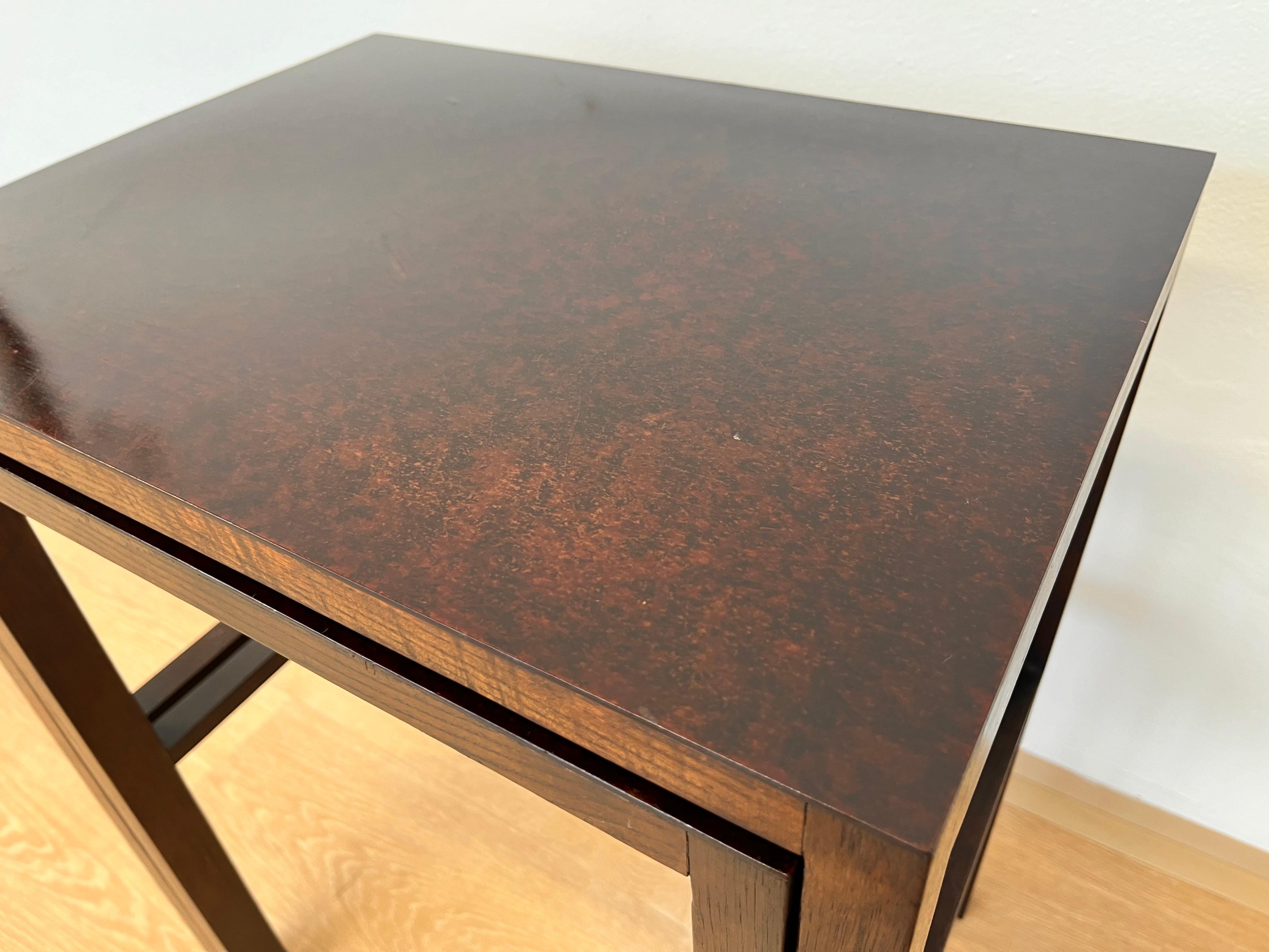 Bauhaus Modèle J. Halabala H-50/H-51 des années 1930 - Tables gigognes restaurées - Tchécoslovaquie en vente