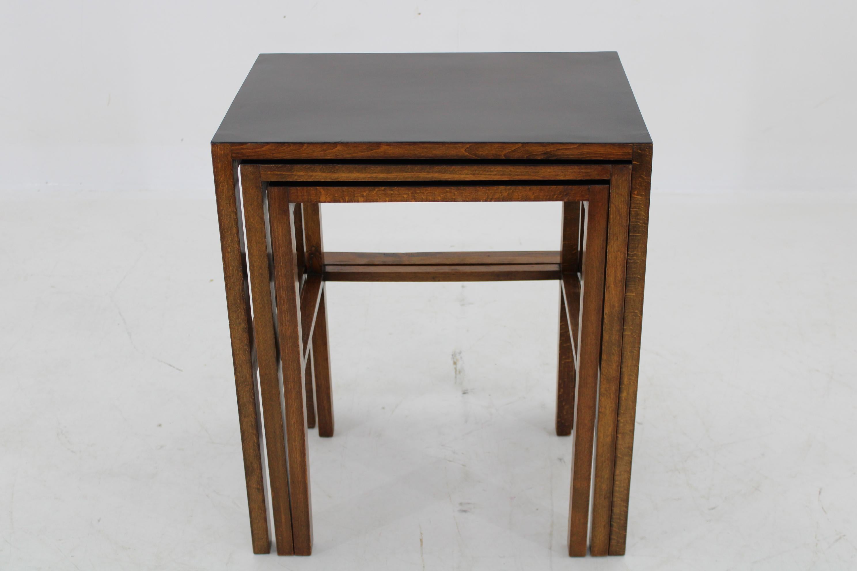 - Carefully refurbished 
- Beech wood and Resopal Top 
- The middle table dimensions : 62cm x 49cm x 37cm 
- The smallest table dimensions : 59cm x 43cm x 35cm 