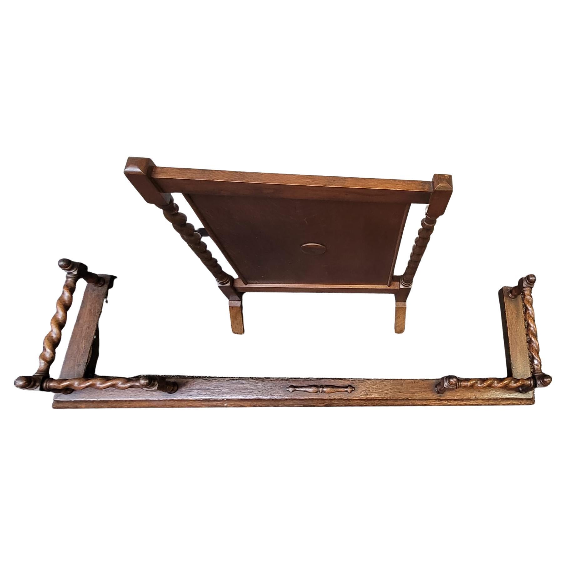 1930er Jahre, Jacobean Style Barley Twist Oak Fire Fender And Fire Screen (amerikanisch) im Angebot
