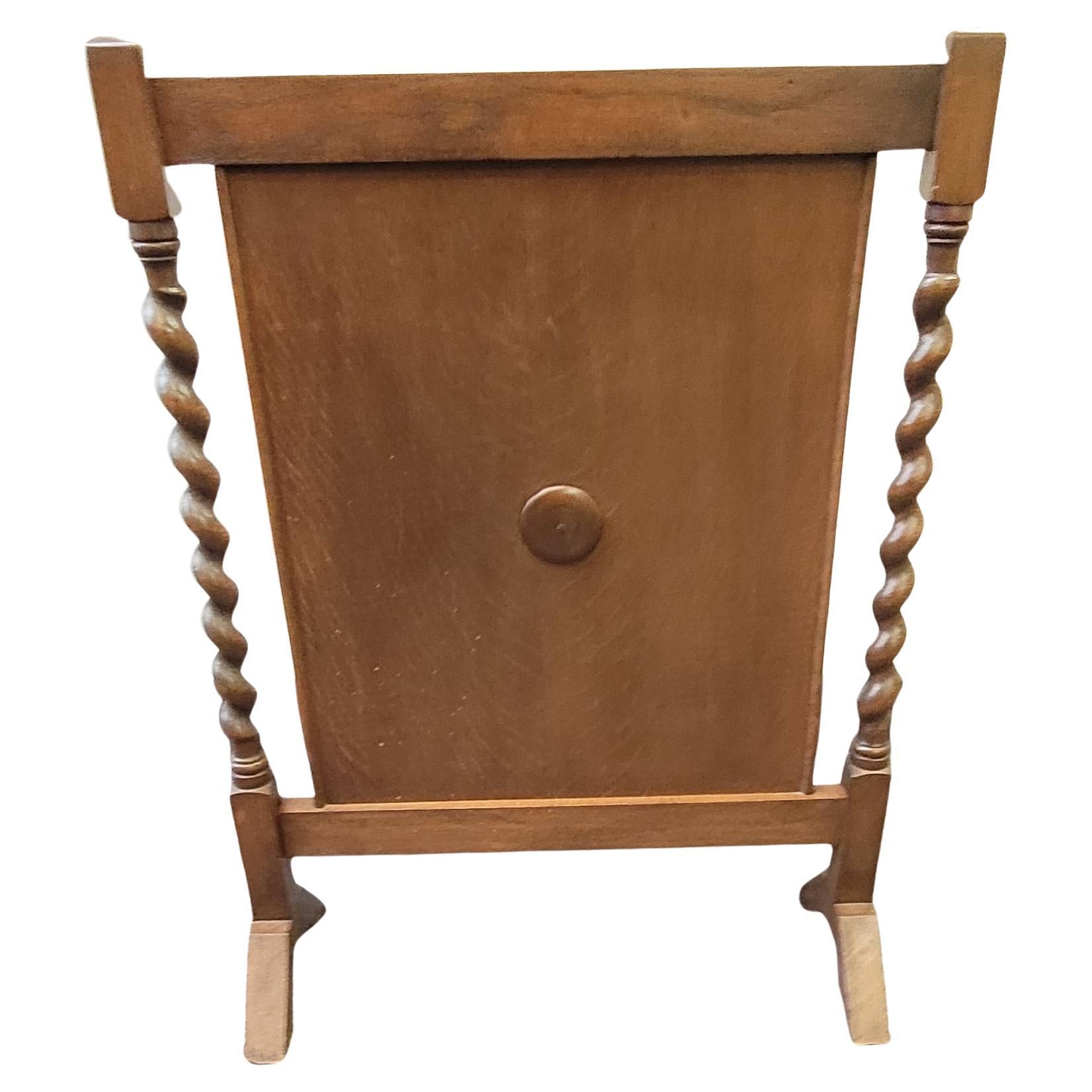 1930s, Jacobean Style Barley Twist Oak Fire Fender And Fire Screen In Good Condition For Sale In Germantown, MD