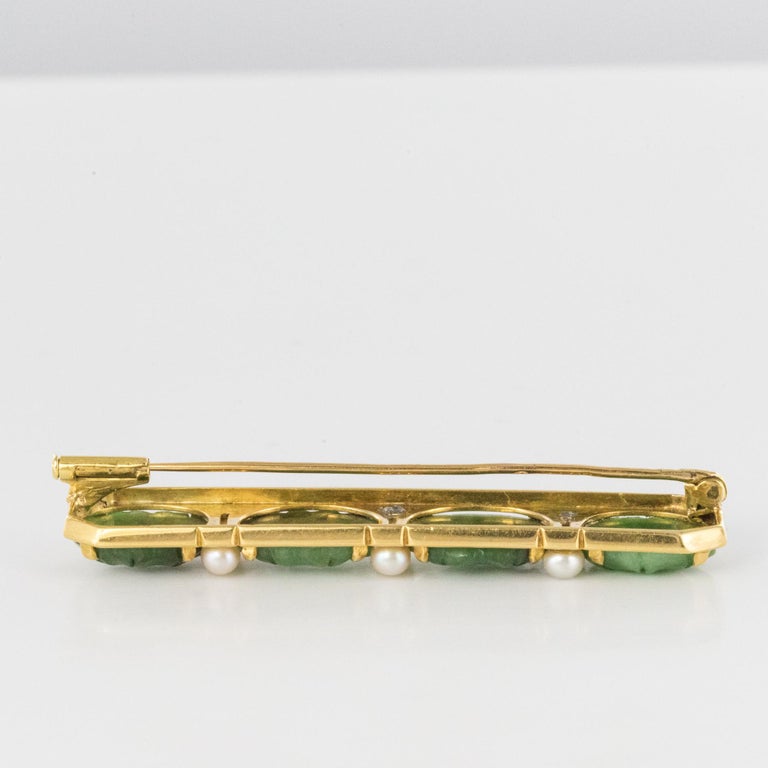 French 1930s Art Deco Jade Cultured Pearls 18 Karat Yellow Gold Brooch For Sale 5