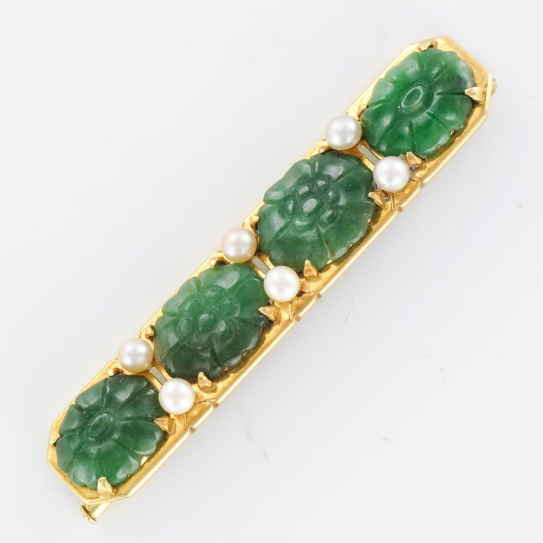 French 1930s Art Deco Jade Cultured Pearls 18 Karat Yellow Gold Brooch For Sale 8