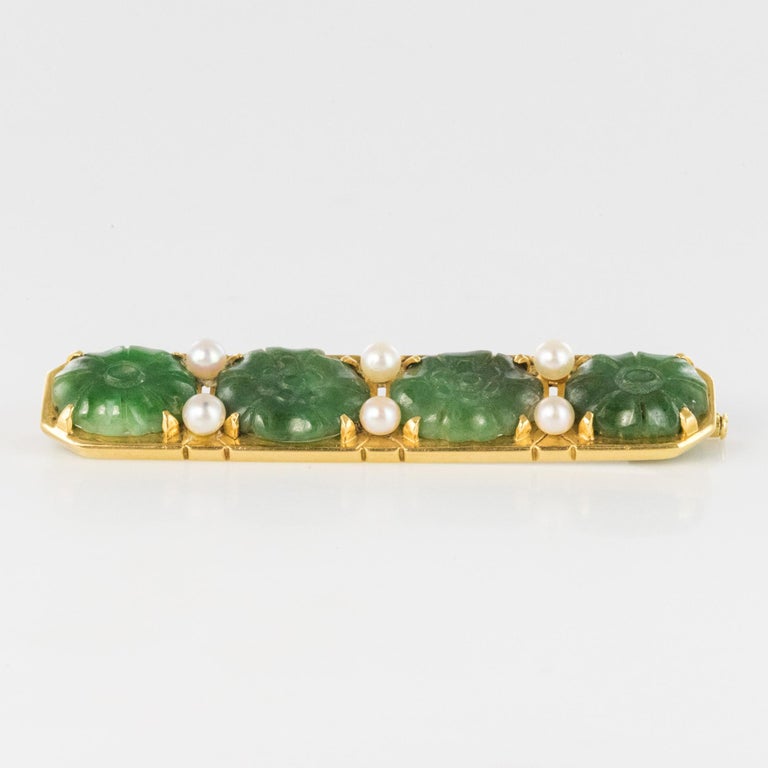 French 1930s Art Deco Jade Cultured Pearls 18 Karat Yellow Gold Brooch For Sale 4