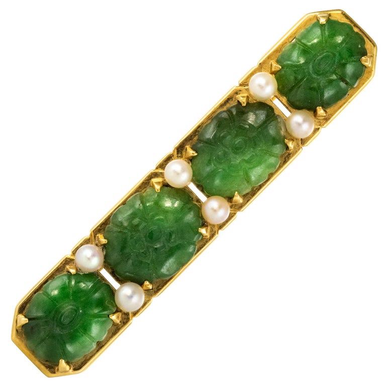 French 1930s Art Deco Jade Cultured Pearls 18 Karat Yellow Gold Brooch For Sale
