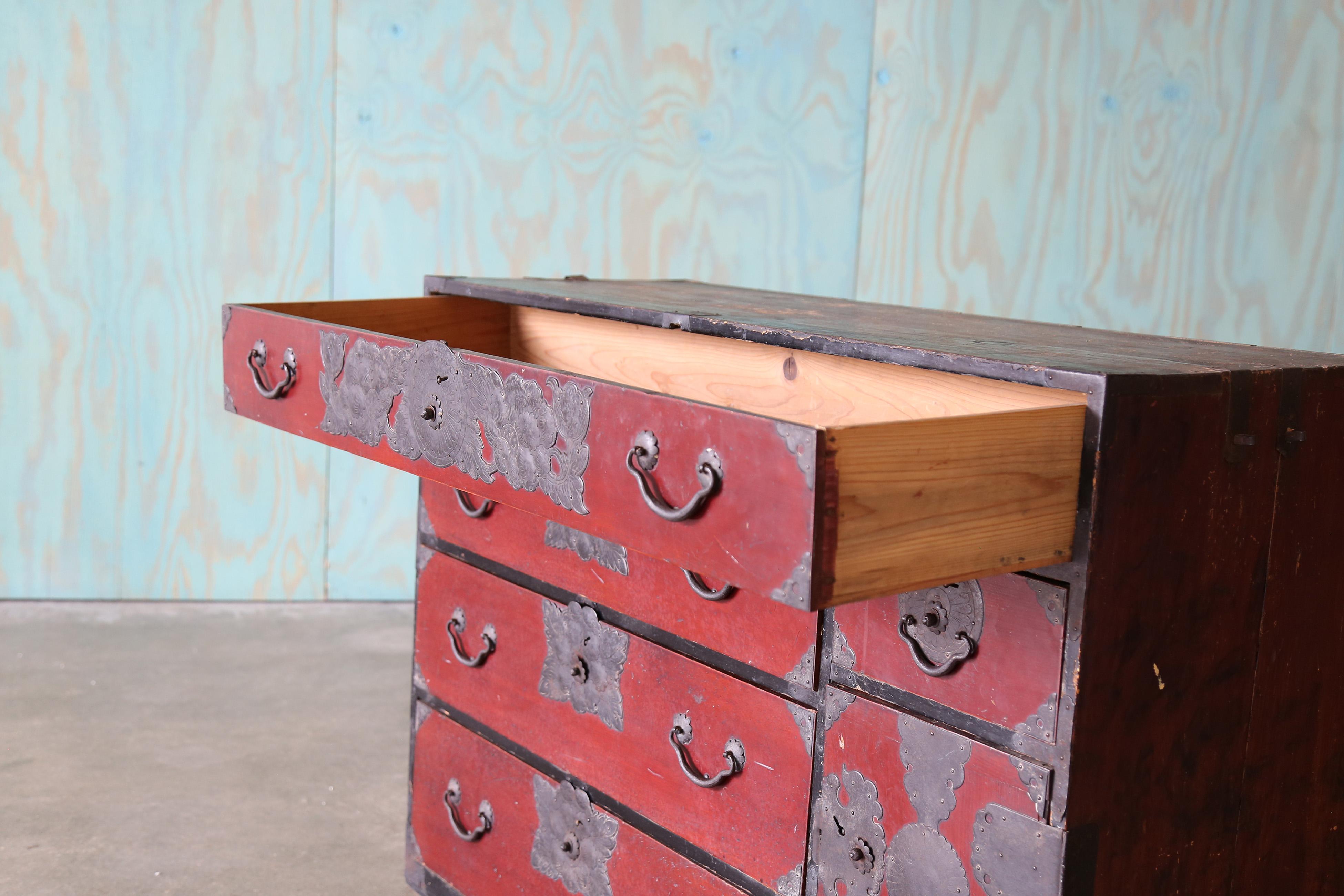 1930s Japanese Antique Lacquer Sendai Tansu Clothing Chest For Sale 4